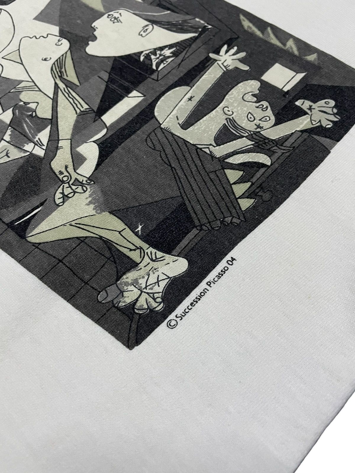 Vintage Vintage 90s Pablo picasso Guernica 1937 Painting Art Tshirt Size US M / EU 48-50 / 2 - 4 Thumbnail