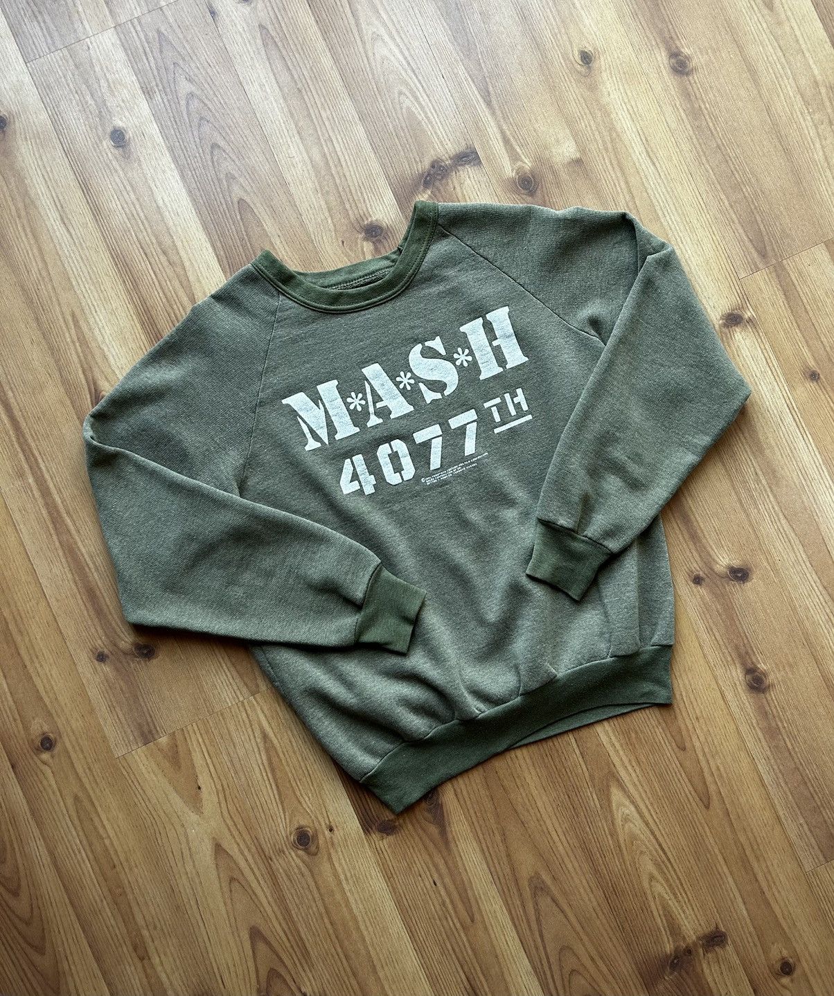 image of Vintage 1981 M.a.s.h Raglan Cut Sweatshirt in Green, Men's (Size 2XS)
