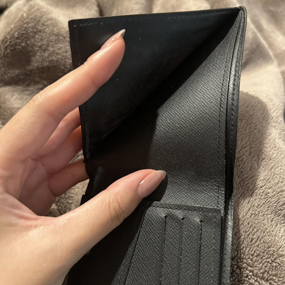 Louis Vuitton Louis Vuitton Men’s Bifold Taiga Black Leather Wallet Size ONE SIZE - 4 Thumbnail