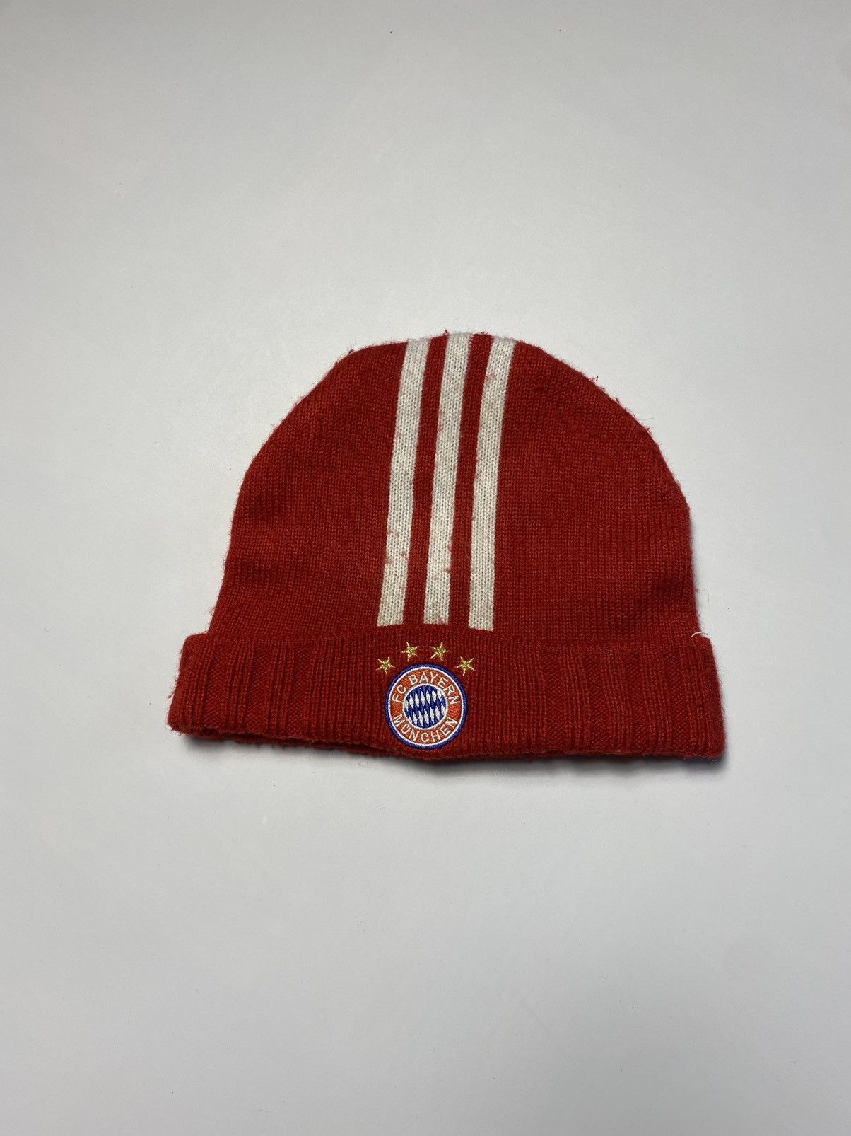 Adidas Adidas Vintage FC Bayern Munchen 3 Stripes Red Beanie Hat Size ONE SIZE - 1 Thumbnail