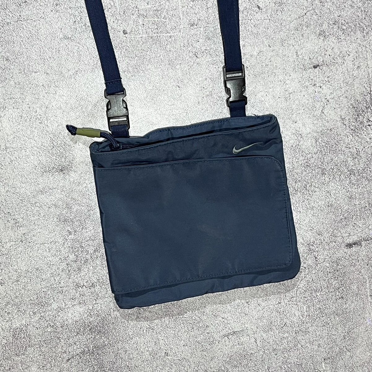 Nike × Vintage Vintage Nike Messenger Navy Blue Bag 365 All Zones Size ONE SIZE - 2 Thumbnail