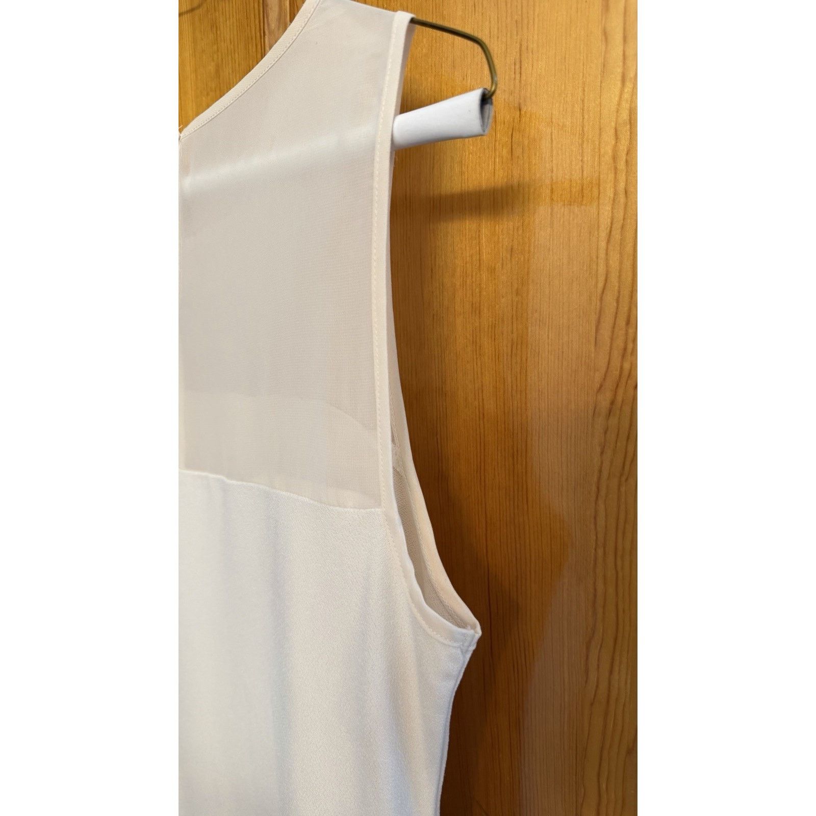 Banana Republic Banana Republic Sleeveless Ivory Blouse Sz S Size S / US 4 / IT 40 - 5 Thumbnail