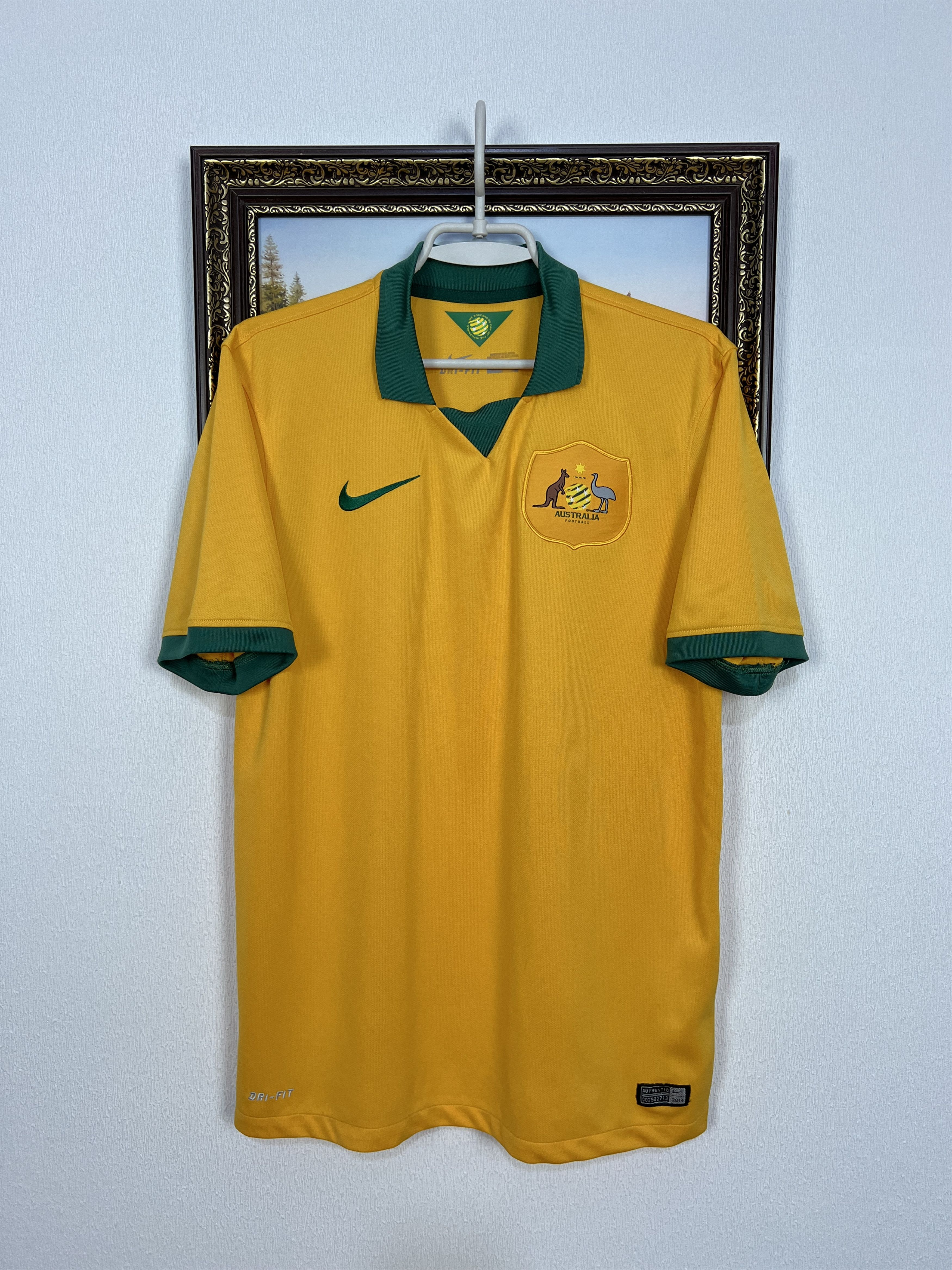 Nike Australia Home football shirt 2014 Soccer Nike Jersey Mens Size US M / EU 48-50 / 2 - 1 Thumbnail