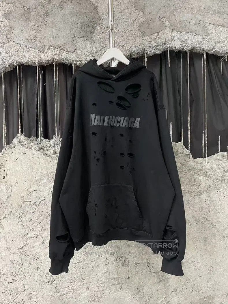 Balenciaga Balenciaga Black Distressed Logo Hoodie. Size US S / EU 44-46 / 1 - 1 Thumbnail