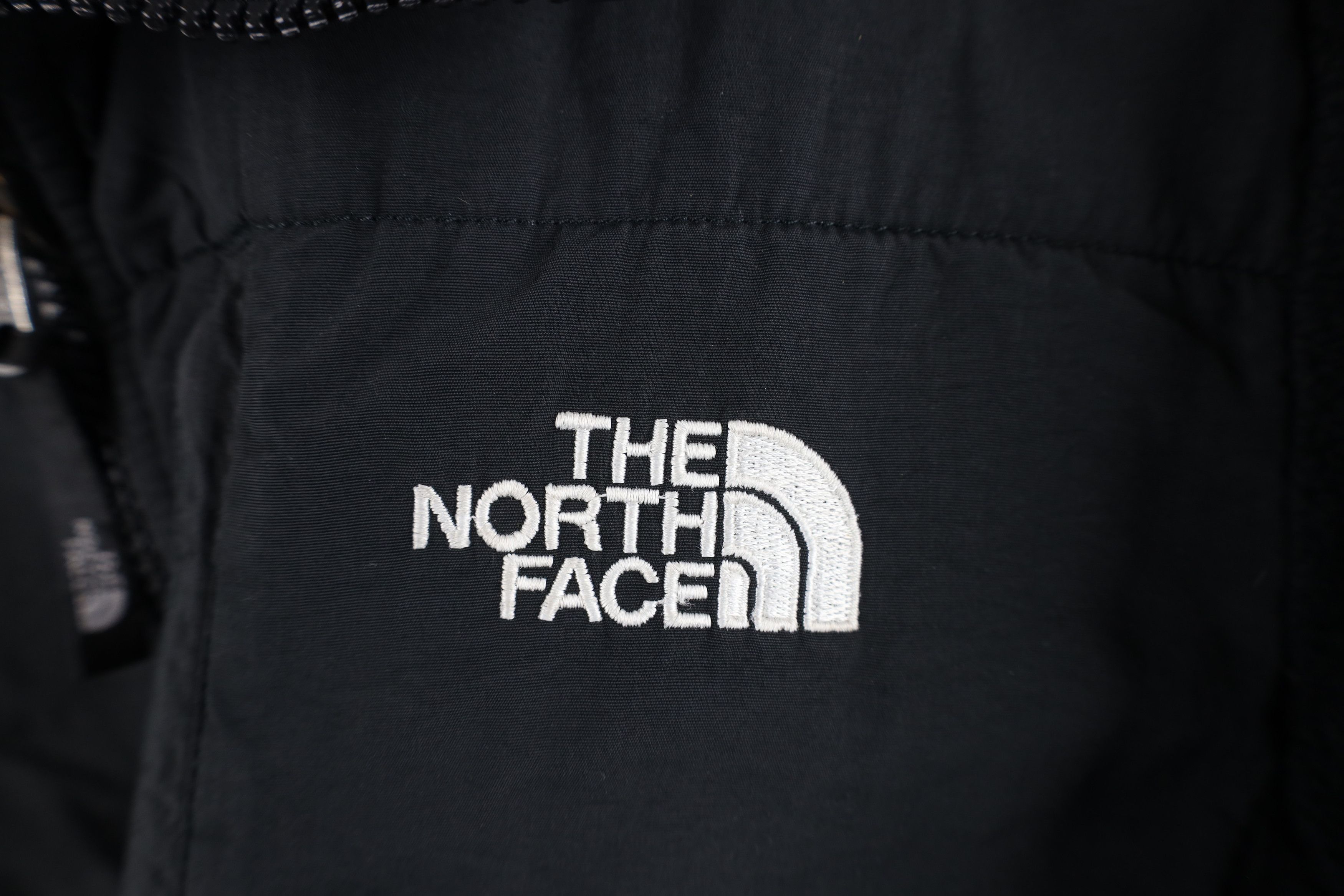 The North Face × Vintage Vintage The North Face Distressed Denali Fleece Jacket Black Size M / US 6-8 / IT 42-44 - 7 Thumbnail