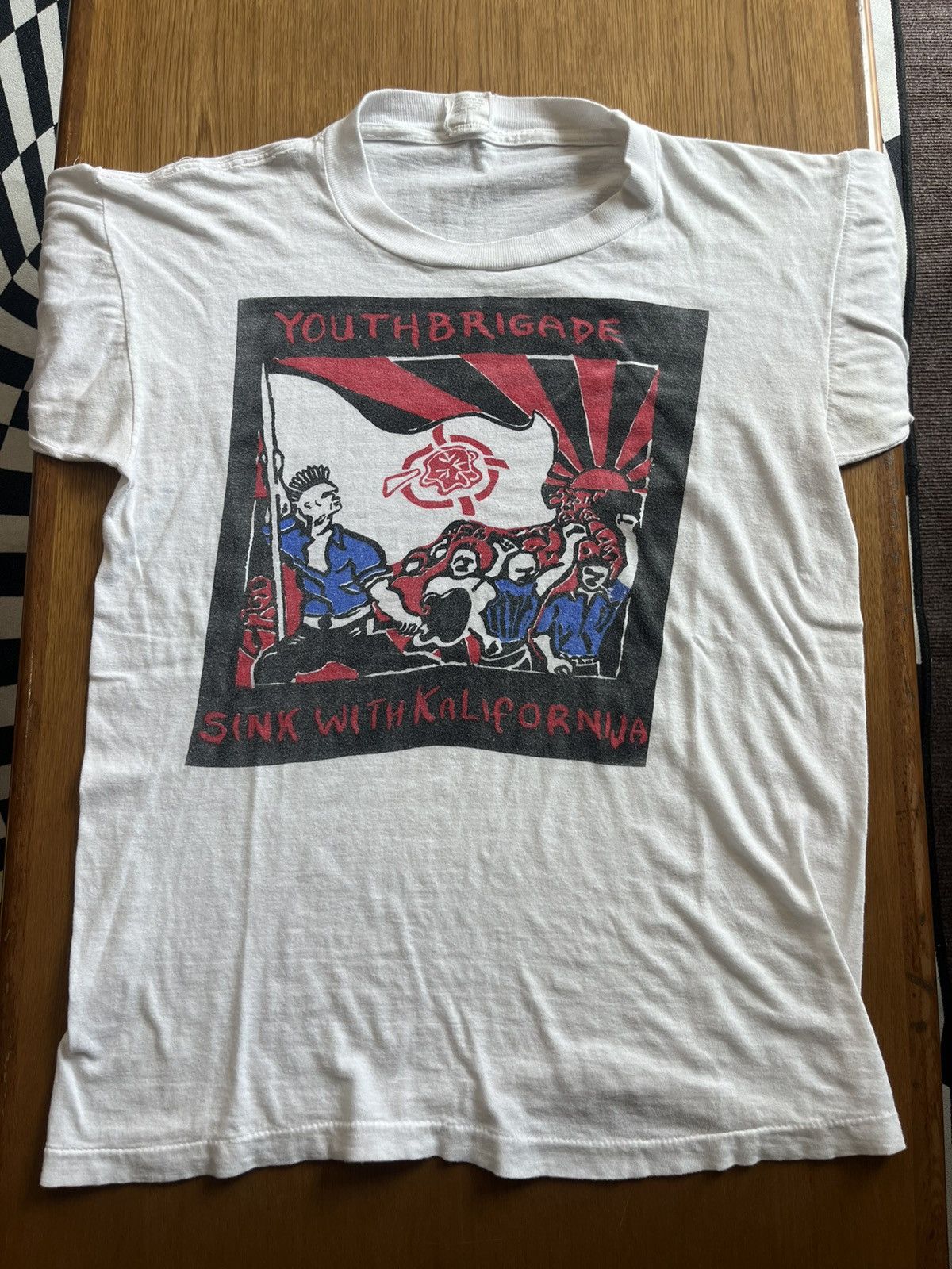 Band Tees Vintage YOUTH BRIGADE Sink With Kalifornija 90’s Punk Tshirt Size US XL / EU 56 / 4 - 3 Thumbnail