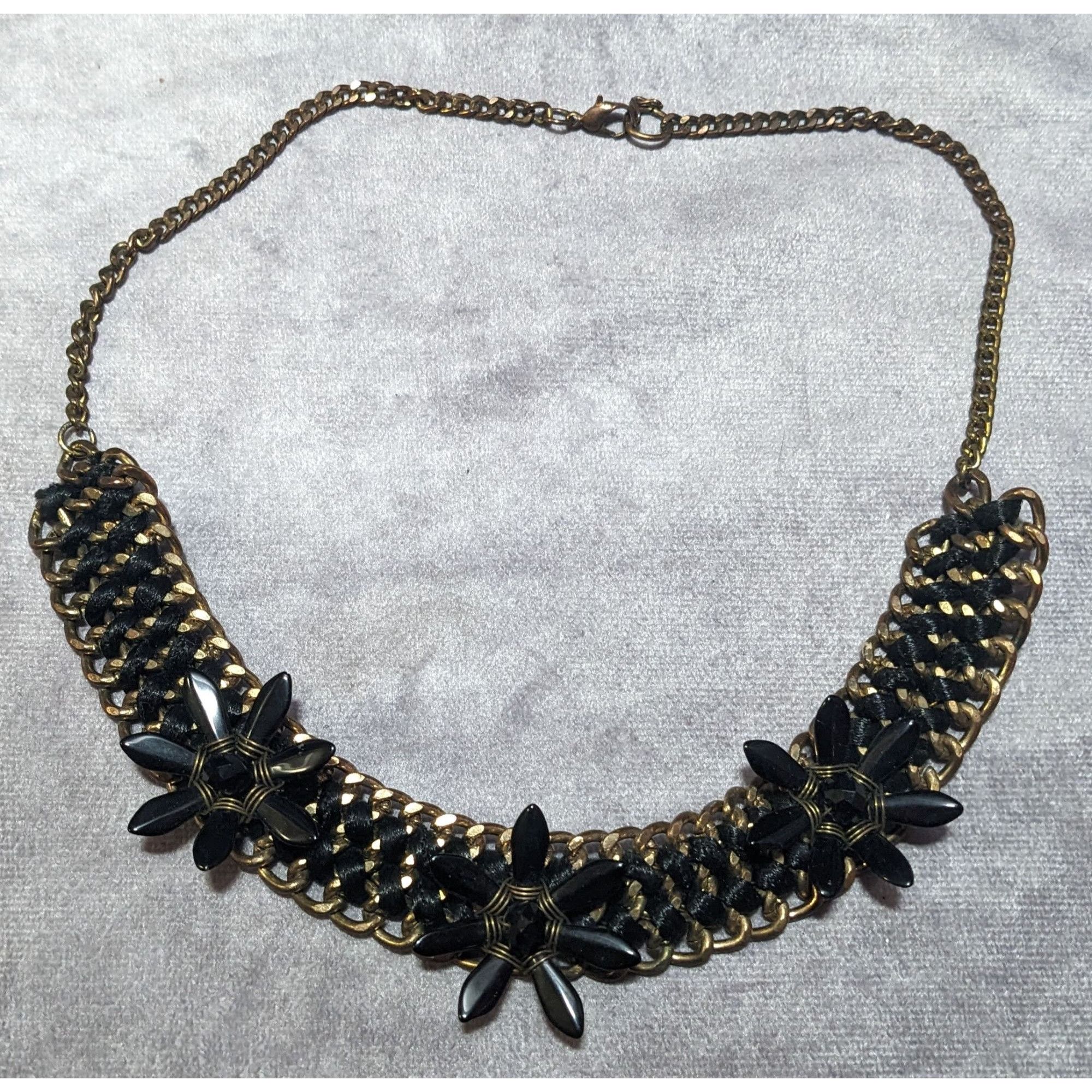 Other Glam Goth Chunky Floral Black And Gold Tone Necklace Size ONE SIZE - 11 Thumbnail