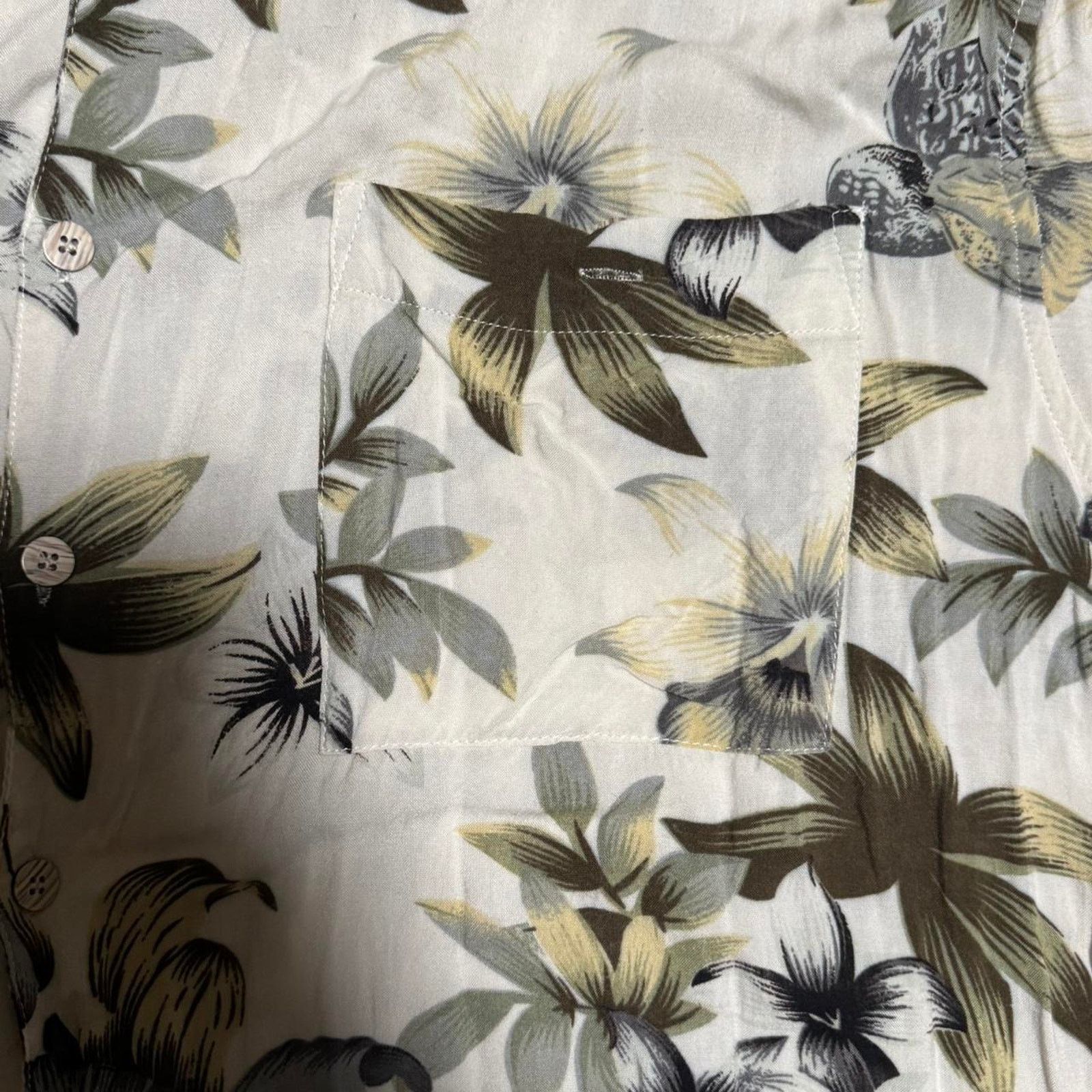 Other Islander flower design size XXL short sleeve button up shirt Size US XXL / EU 58 / 5 - 3 Thumbnail