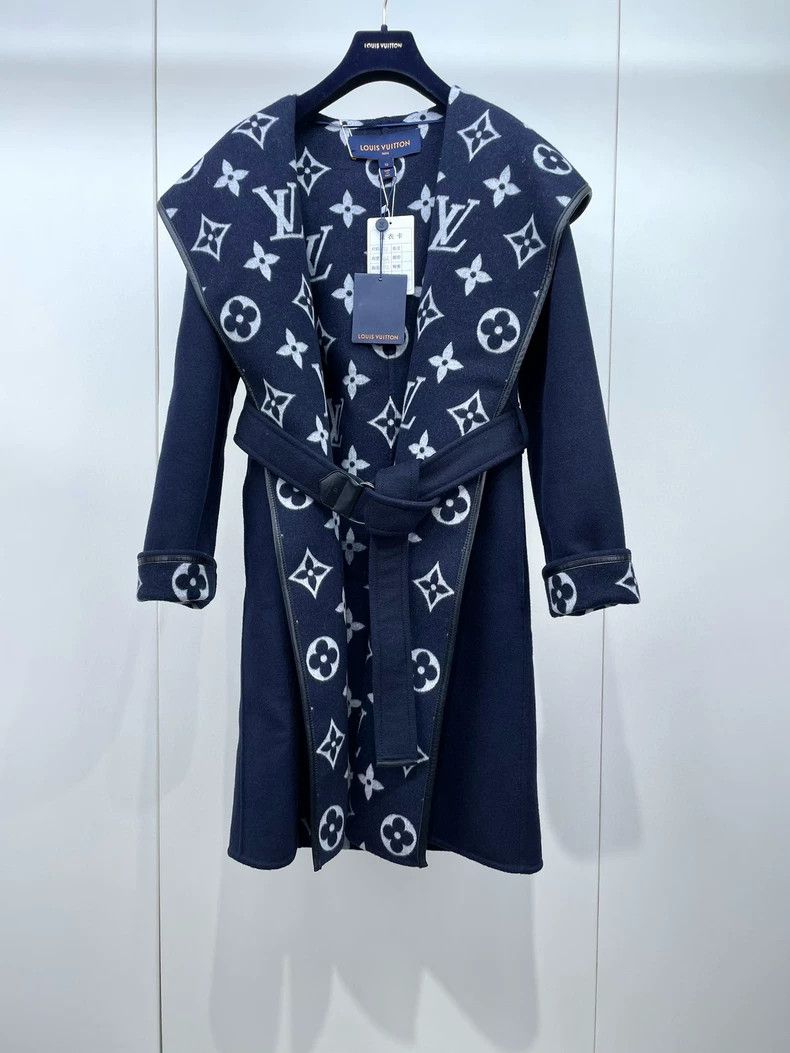 Louis Vuitton Louis Vuitton Dark Blue Bathrobe Coat- DMC Size US M / EU 48-50 / 2 - 1 Thumbnail