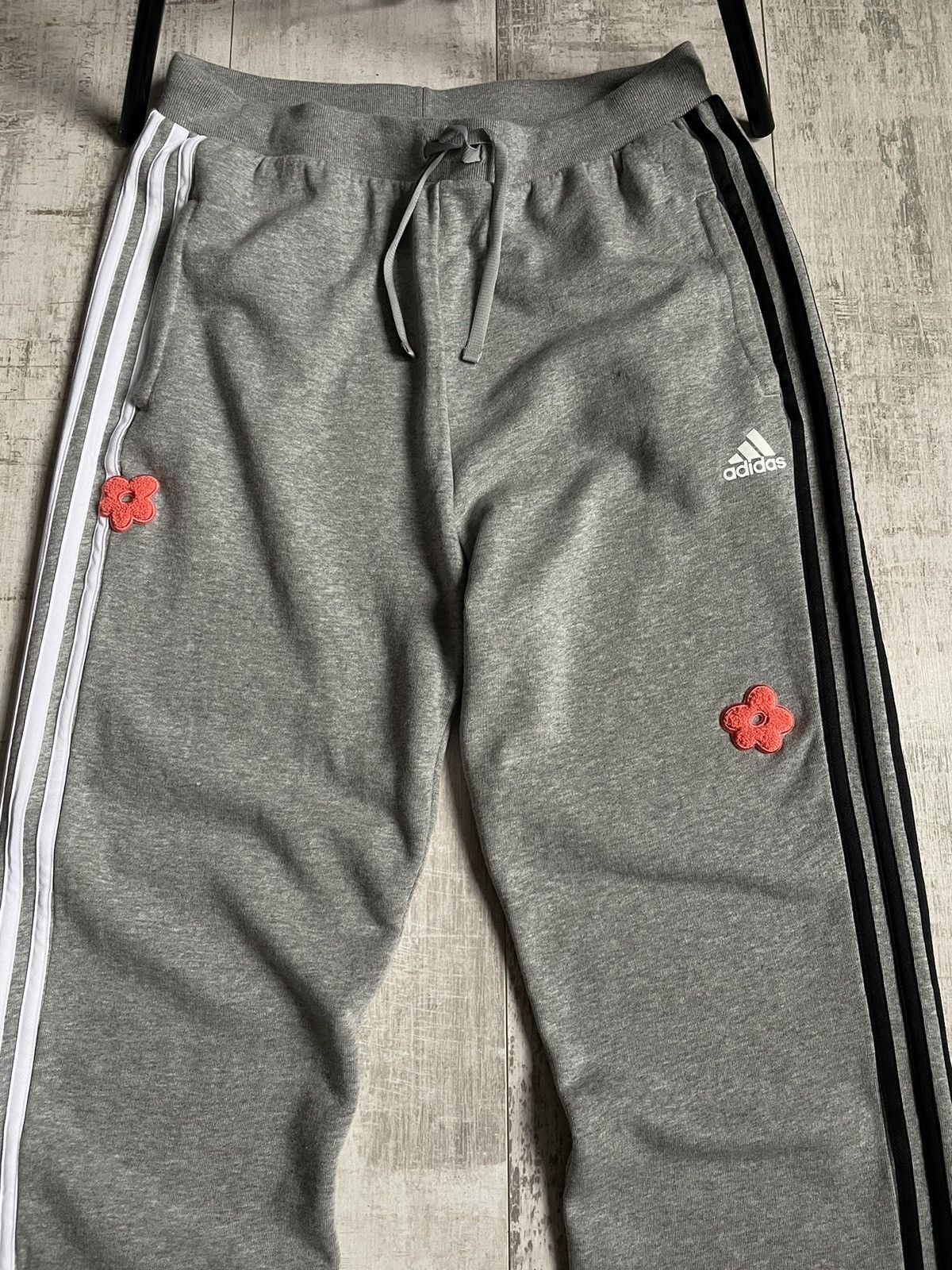 Adidas Adidas Y2K Stripes Flower Sweatpants Baggy Fit RARE Size 27" / US 4 / IT 40 - 3 Thumbnail
