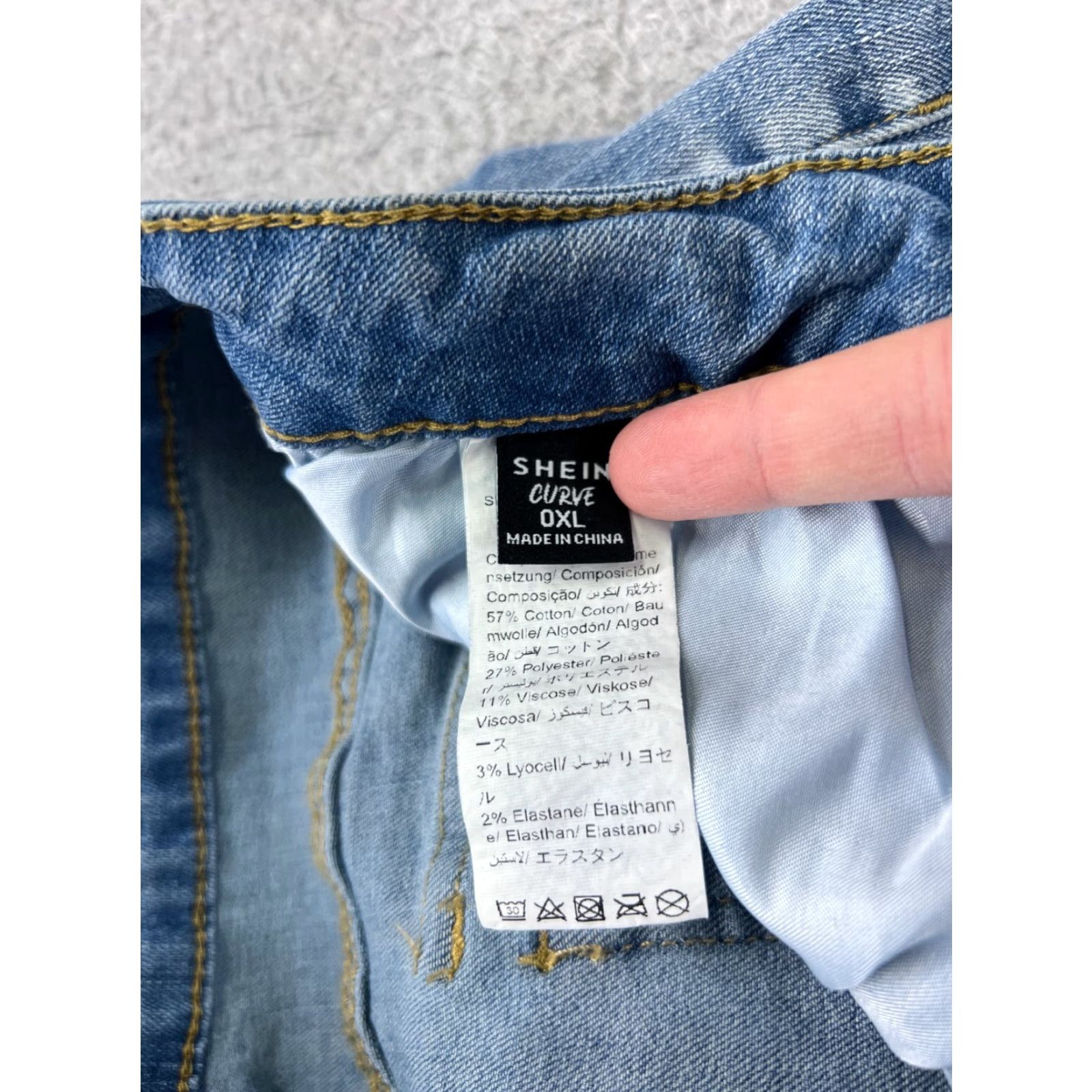 Shein SheIn Jeans Adult 28 Blue Denim Flared High Rise Cotton Embroidered 28x28 Zipper Button 5-Pocket Medium Womens Size 28" / US 6 / IT 42 - 6 Thumbnail