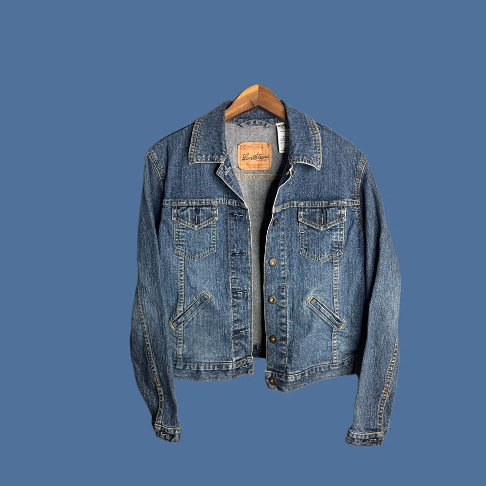 Vintage Levis Signature Trucker Jacket Womens Size Small Blue 6312 Jacket Womens Small Blue Signature Levi Strauss & Co. Trucker Jacket 6312 Size S / US 4 / IT 40 - 1 Thumbnail