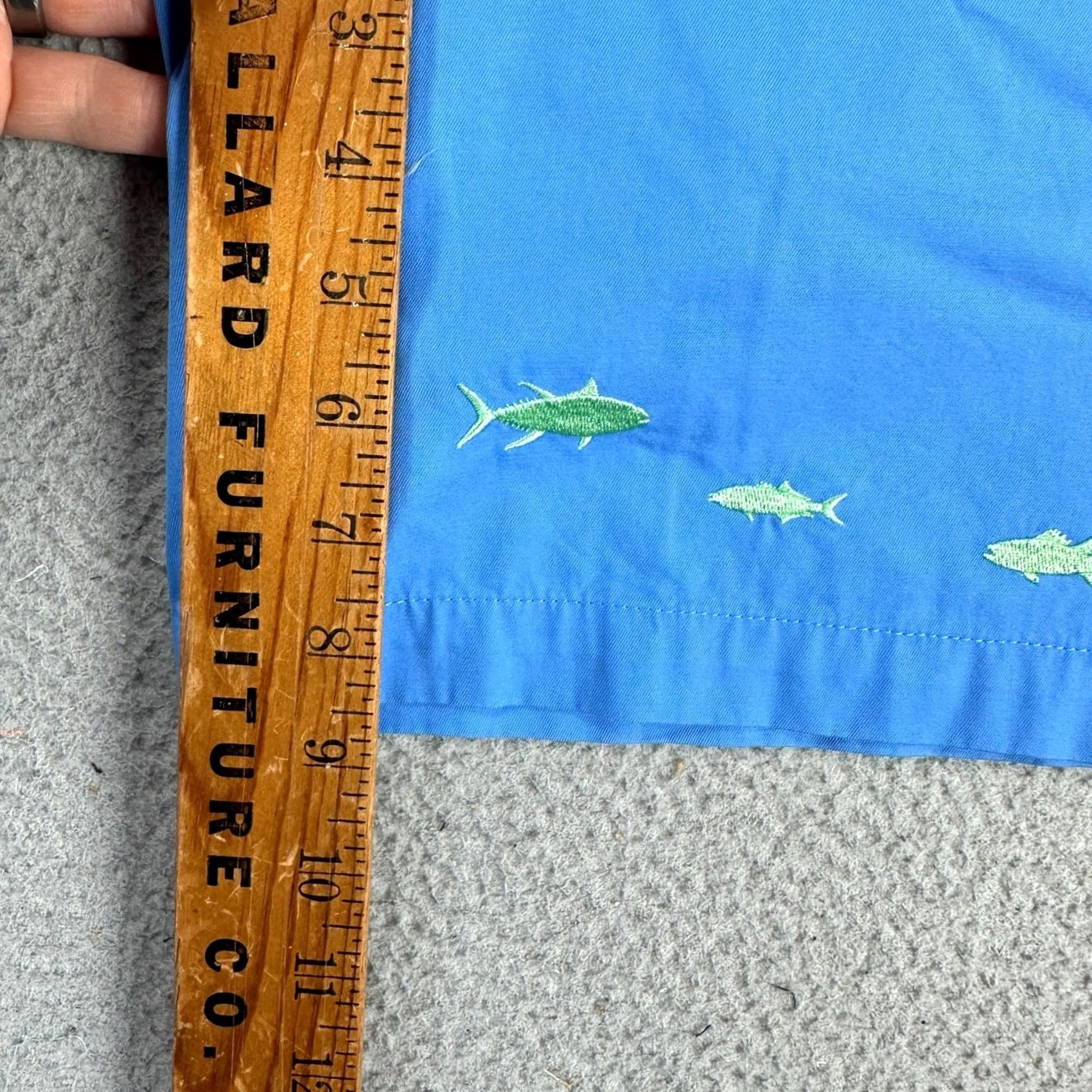 Vineyard Vines Vineyard Vines Mens Club Shorts 32X9 Blue Fish Embroidered Khaki Classic Fit NEW Shorts Mens Blue Khaki 32x9 University? Size US 32 / EU 48 - 7 Thumbnail