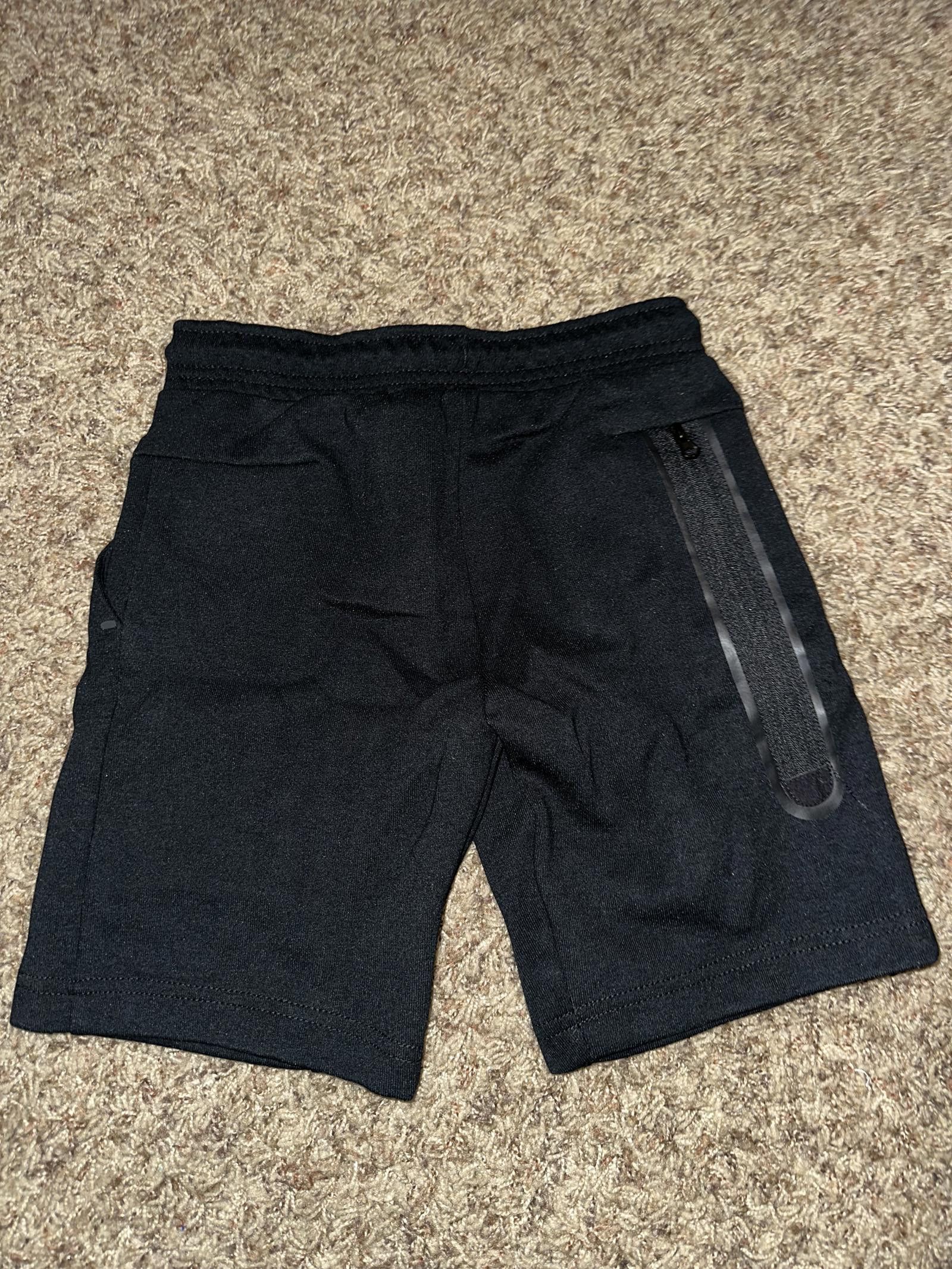 Nike Nike Little Kids (Boy’s) Tech Fleece Black Shorts Size US 26 / EU 42 - 7 Thumbnail