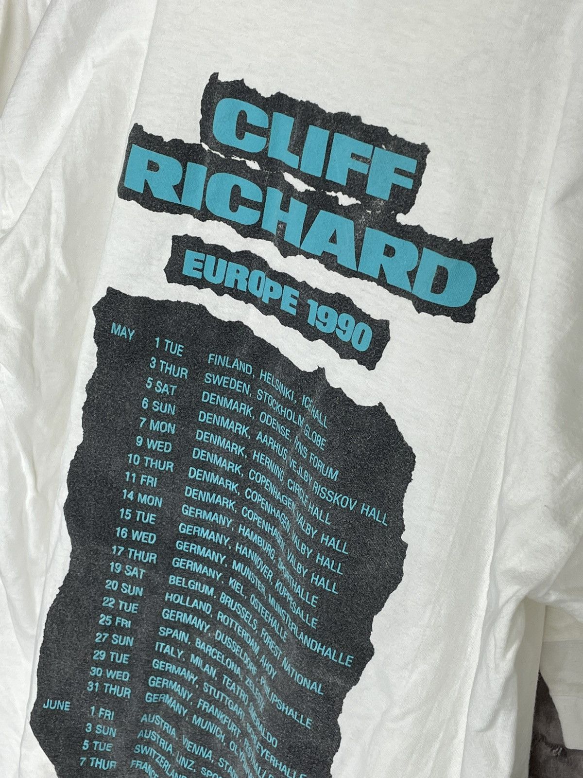 Band Tees × Vintage Cliff Richard Access Printed Tour TShirt 90s Pop Rock Roll Size US M / EU 48-50 / 2 - 9 Thumbnail