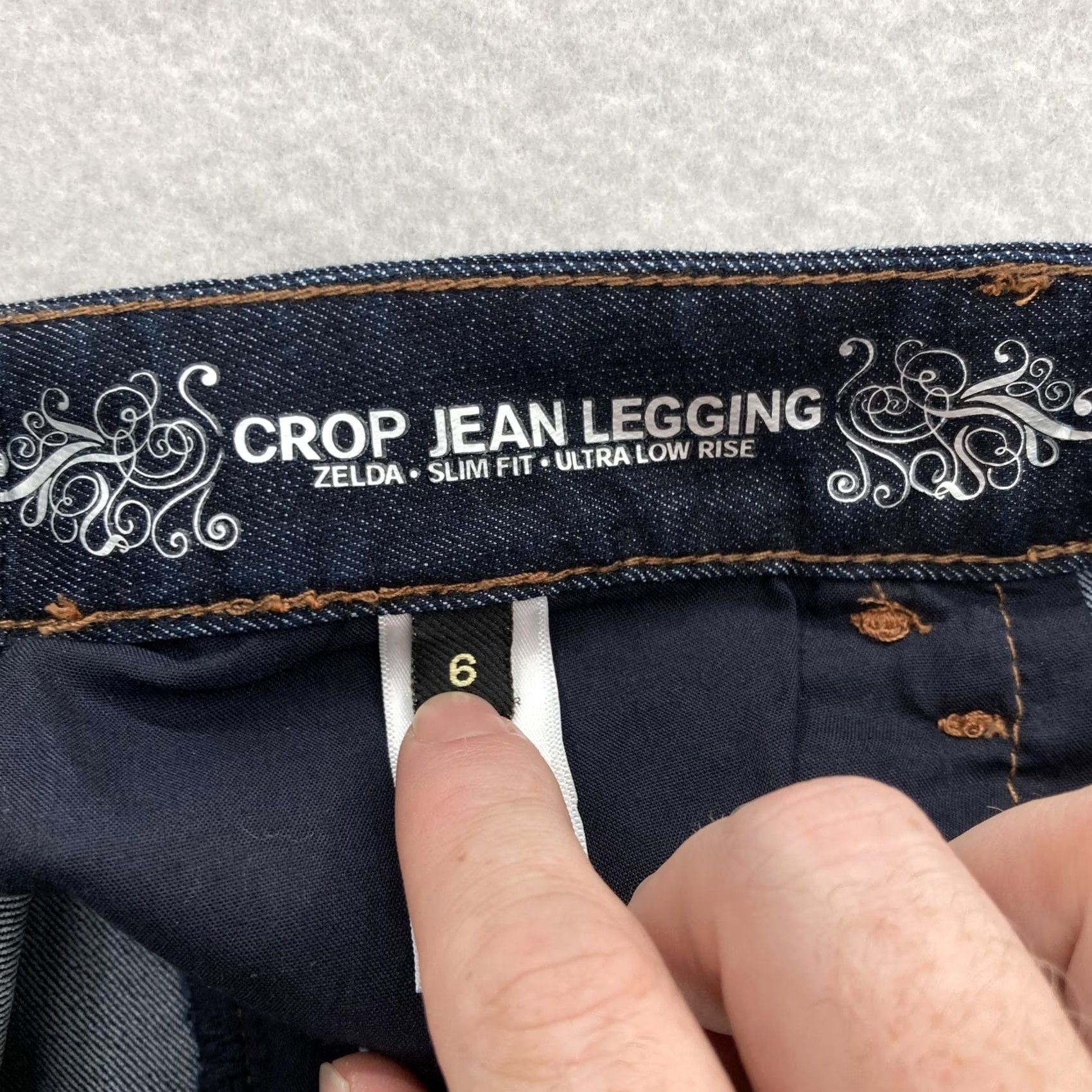 Express VINTAGE Express Jeans Womens 6 Dark Wash Crop Jean Legging Zelda Slim Ultra Low Rise Y2K Size 28" / US 6 / IT 42 - 5 Thumbnail