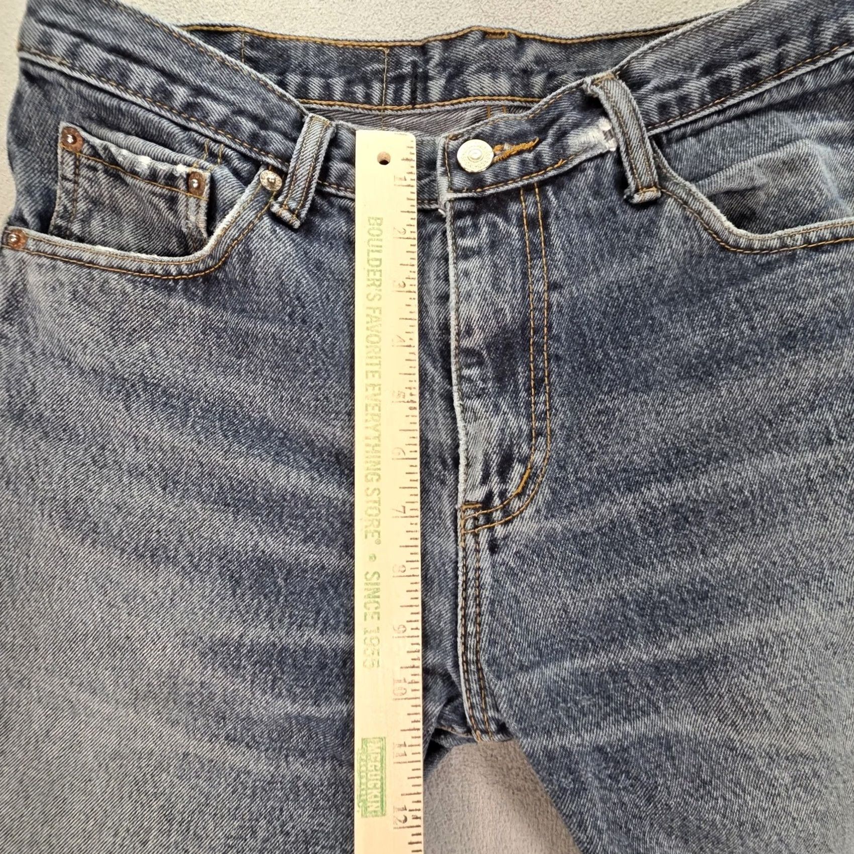 Levi's VINTAGE Levi's 501 Jeans Mens Blue Med Wash Button Fly 31x29 Regular Fit Denim Pants Size US 31 - 7 Thumbnail