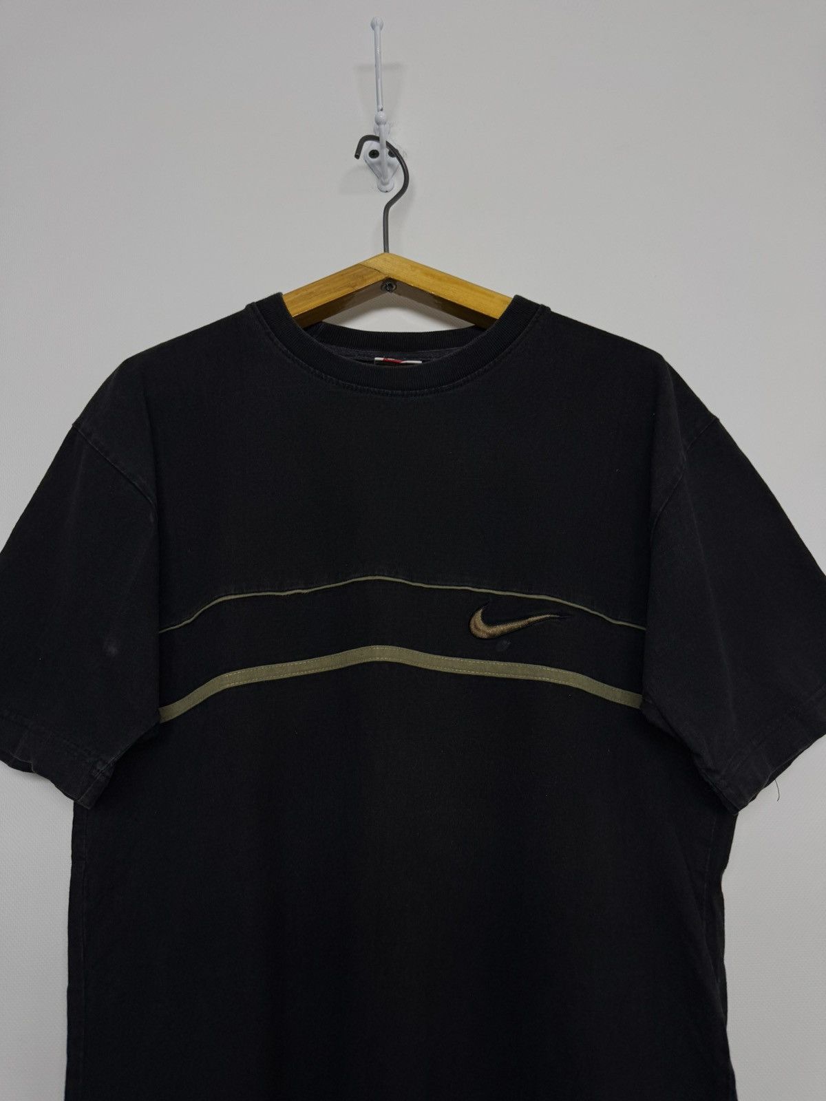 Nike Vintage Y2K Nike Small Swoosh Logo T Shirt 00’s Size US S / EU 44-46 / 1 - 4 Thumbnail