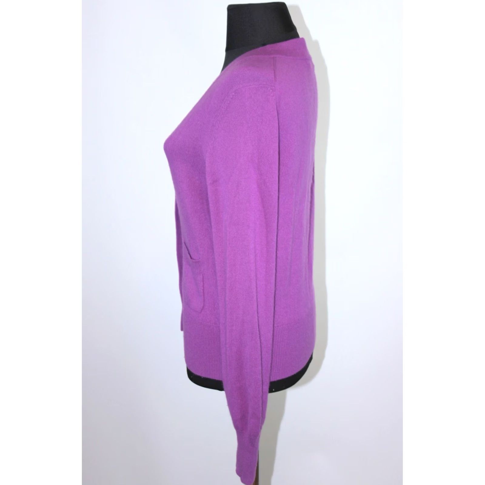 Vintage Repeat Cardigan Purple 100% cashmere Jumper Size 38 Womens V-Neck Dutch Brand Repeat Cardigan Purple 100% cashmere Size 38 Womens V-Neck Size XS / US 0-2 / IT 36-38 - 2 Thumbnail