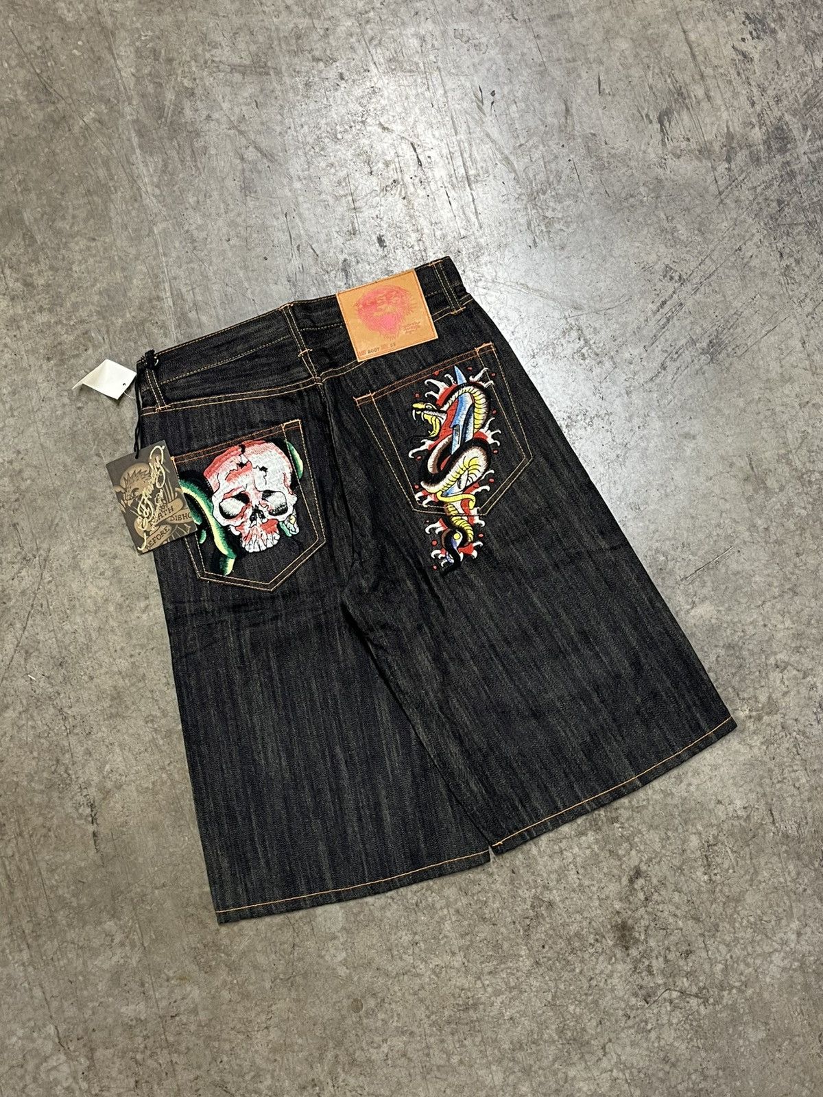 Ed Hardy × Vintage Ed hardy y2k jorts 2007 denim embroidered skater rare Size US 32 / EU 48 - 1 Thumbnail