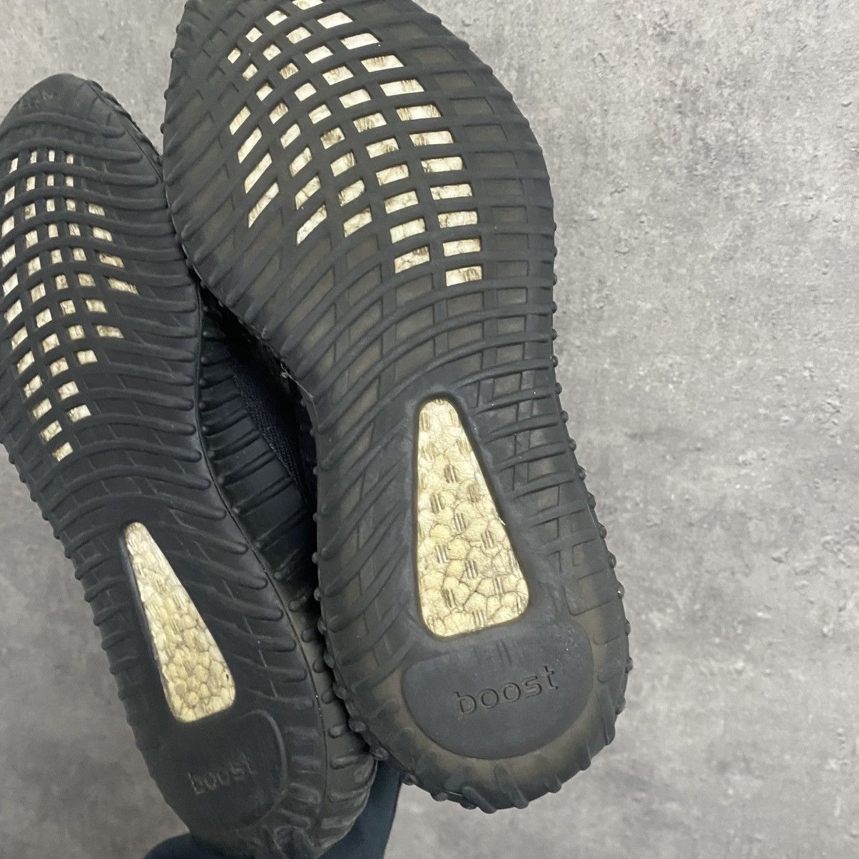 Adidas × Kanye West Adidas Yeezy Boost 350 V2 Onyx Size US 10 / EU 43 - 9 Thumbnail