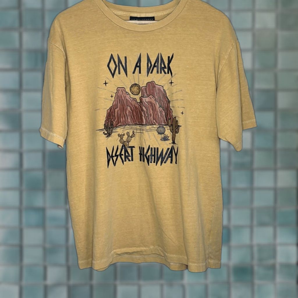 VINTAGE No Boundaries T-Shirt Shirt Mens Small Yellow Desert Highway Eagles Single Stitch Graphic Tee