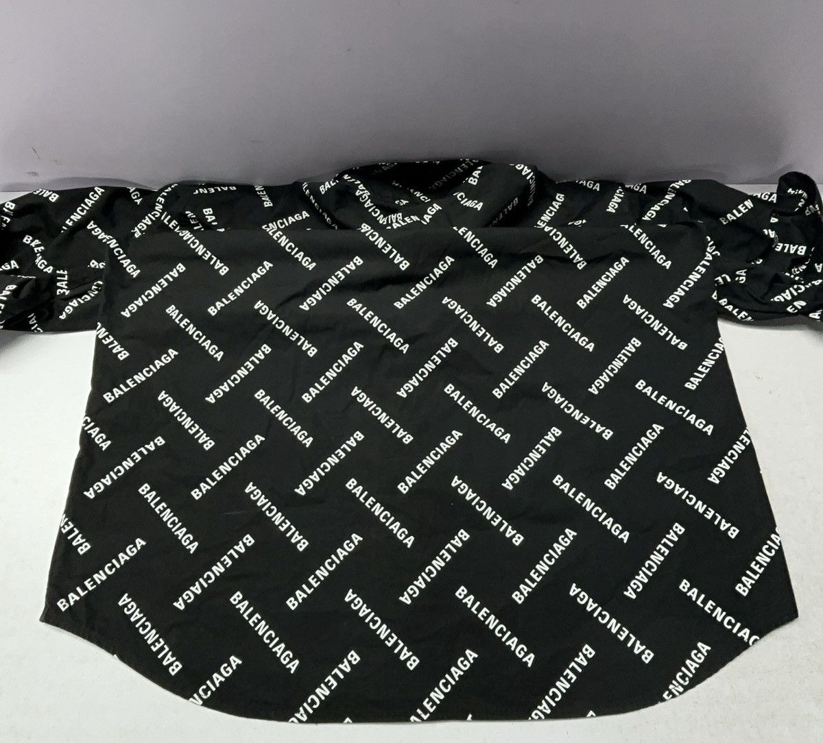 Balenciaga Balenciaga All-Over Logo Short-Sleeve Shirt in Black/White Size US M / EU 48-50 / 2 - 8 Thumbnail