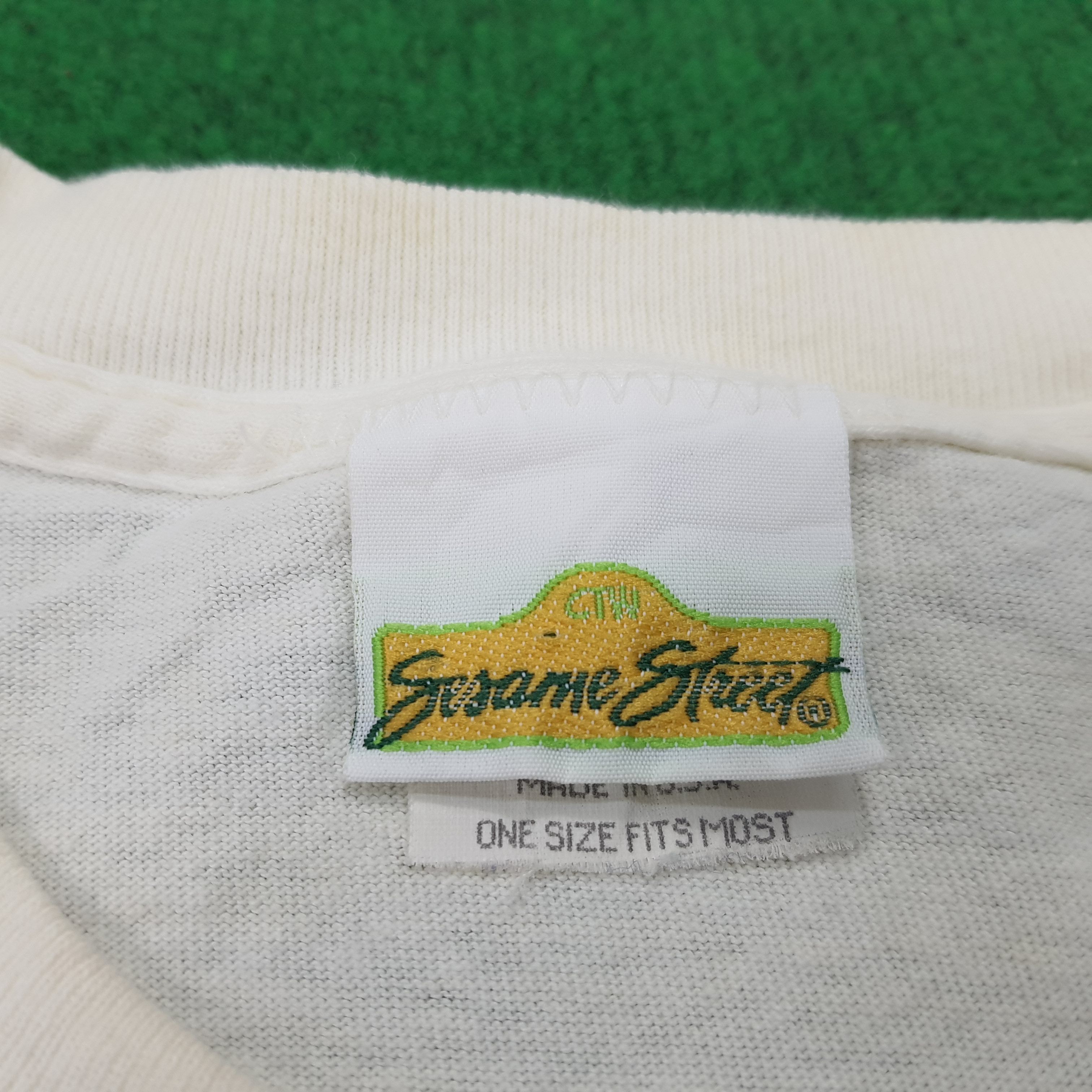 Other Vintage Sasame Street Christmas Ernie and Bert T-shirt Size US XL / EU 56 / 4 - 5 Thumbnail