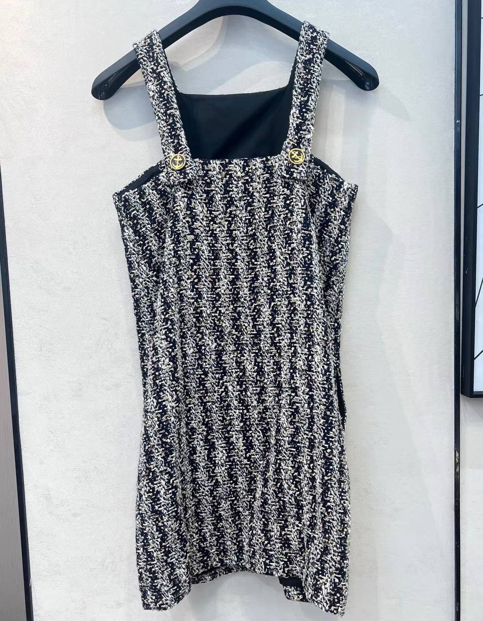 Louis Vuitton Louis Vuitton LV tweed dress with lambswool logo Size XXS / US 00 / IT 34 - 2 Thumbnail