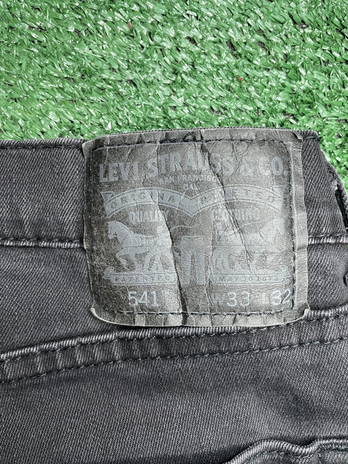 Levi's × Vintage Vintage 2000s levi 541 black jeans Size US 33 - 6 Thumbnail