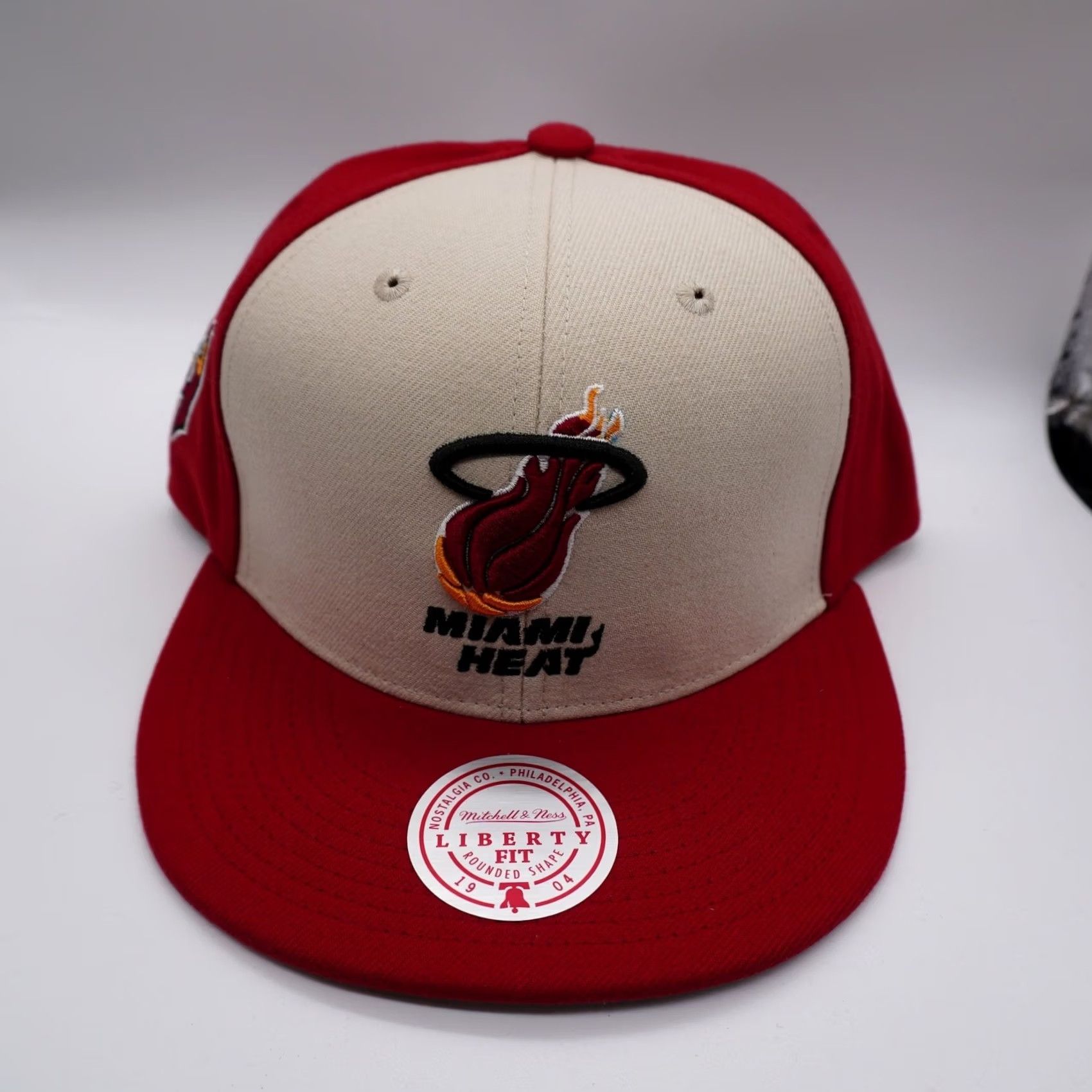 Mitchell & Ness Mitchell & Ness Miami Heat Hat Mens OS Red Cream Liberty Fit Snapback HY9163 Size ONE SIZE - 2 Thumbnail