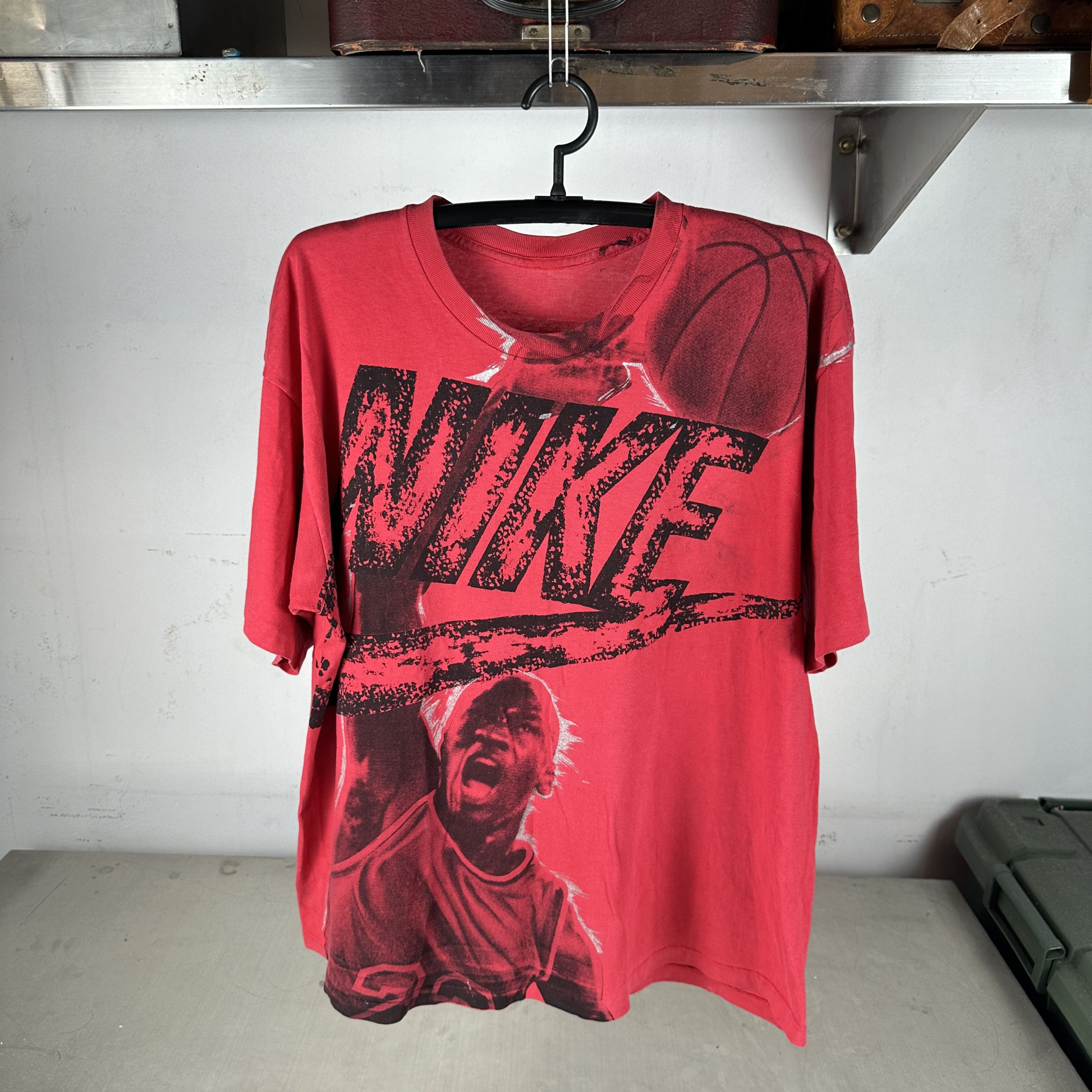 Vintage Vintage 90s Nike Michael Jordan Basketball AOP T-shirt Size US XL / EU 56 / 4 - 1 Thumbnail