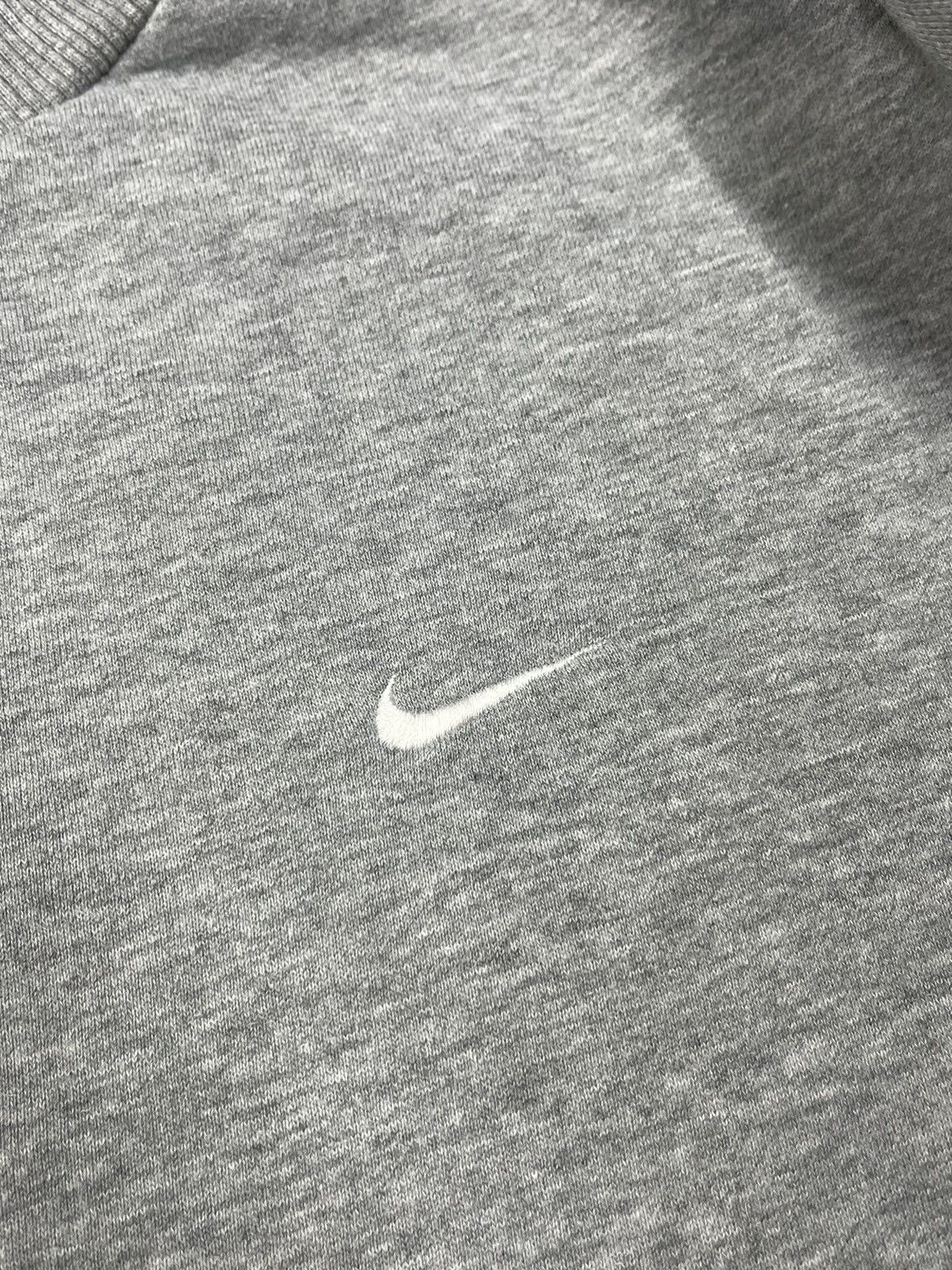 Nike × Nike ACG × Vintage Vintage Nike Basic Grey Crewneck Sweatshirt Small Logo Y2K Size US L / EU 52-54 / 3 - 6 Thumbnail