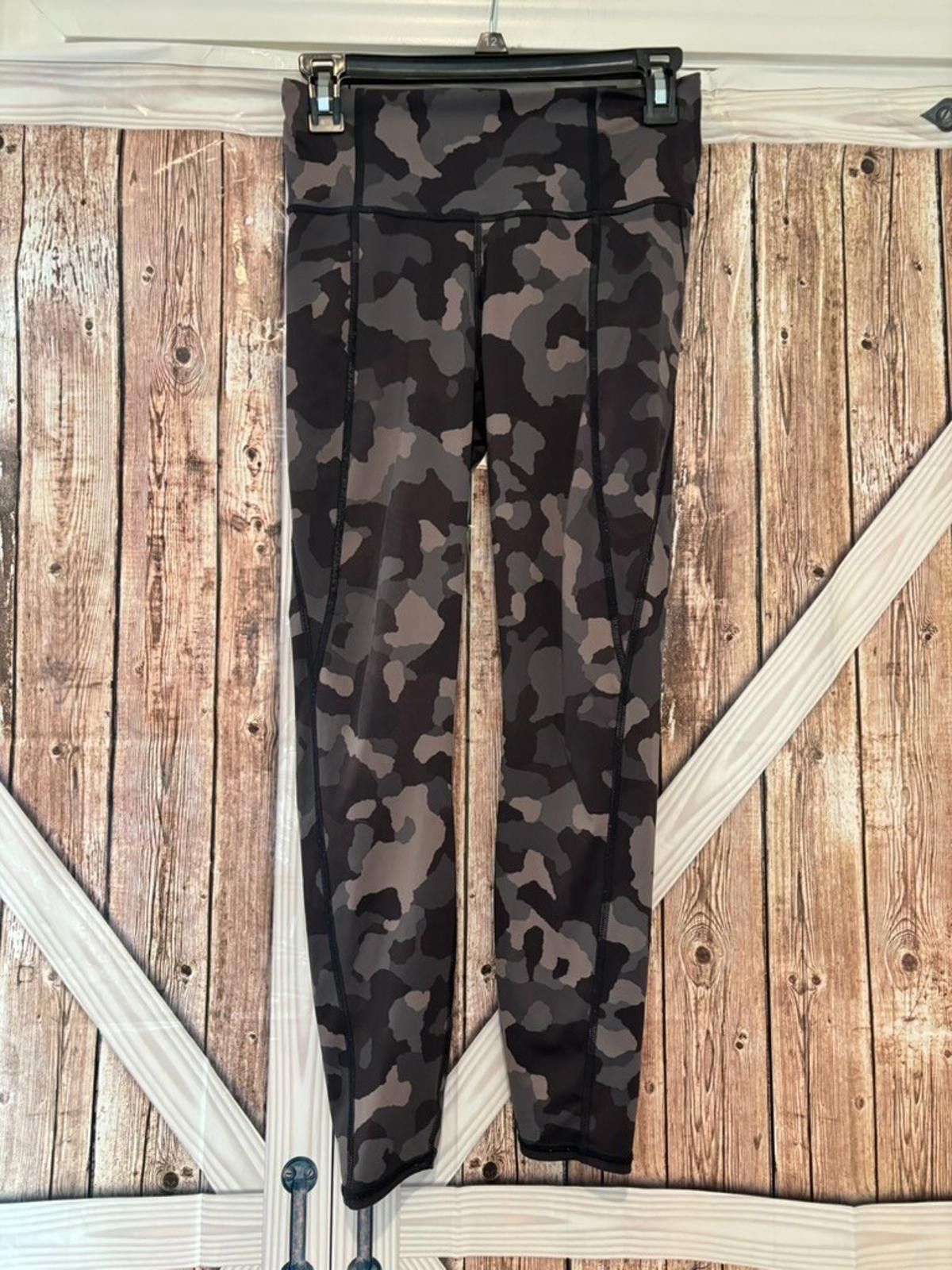 Designer Womens sz XS Athleta camo ankle length leggings #285 Size 26" / US 2 / IT 38 - 1 Thumbnail