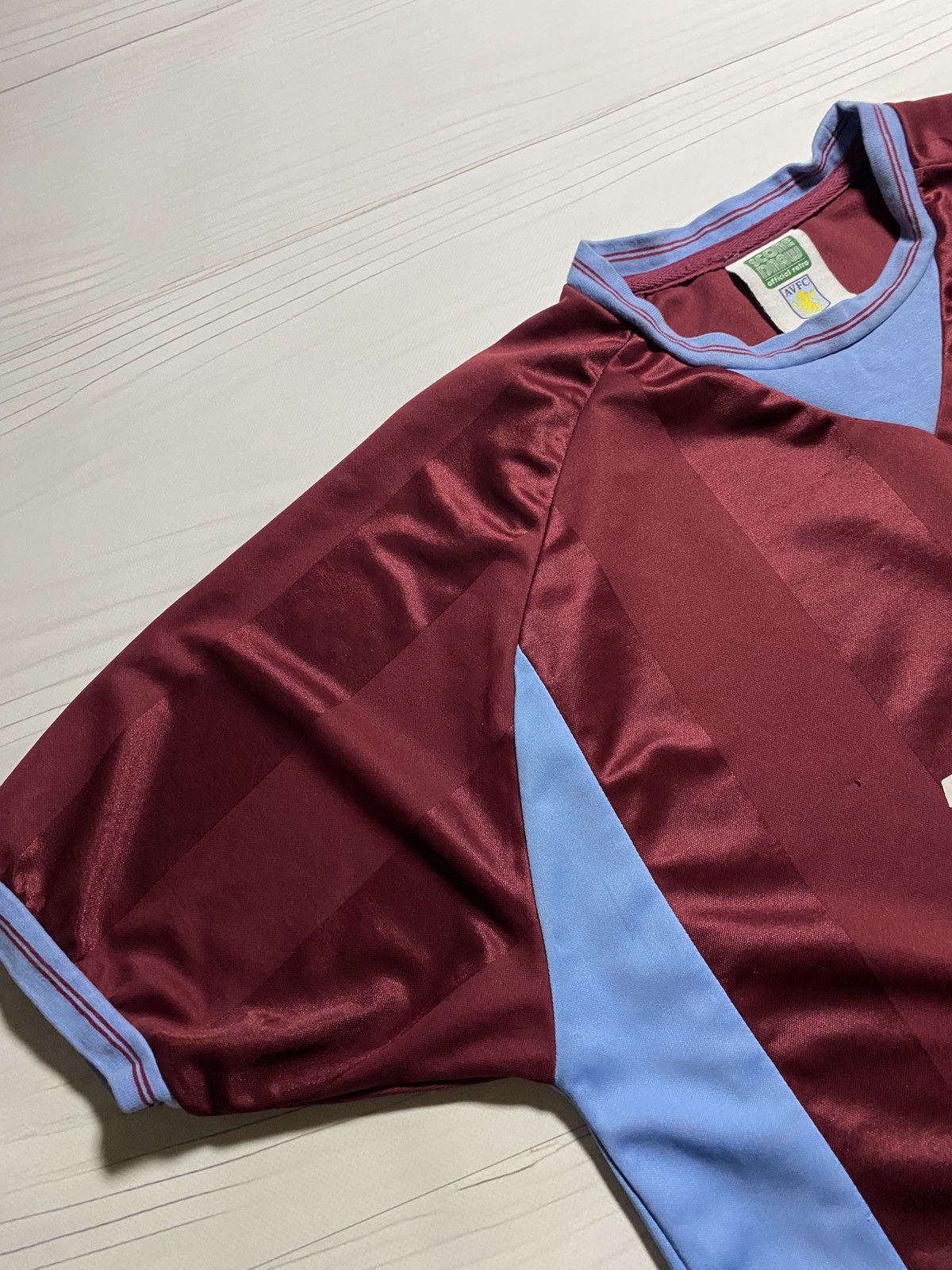 Vintage Vintage Remake Aston Villa 1983-1985 home soccer jersey Size US L / EU 52-54 / 3 - 8 Thumbnail