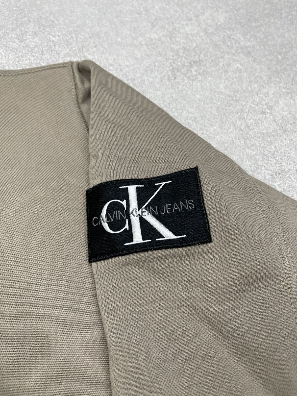 Calvin Klein Mens Calvin Klein Brown Sweatshirt Patch Logo Size M Size US M / EU 48-50 / 2 - 5 Thumbnail