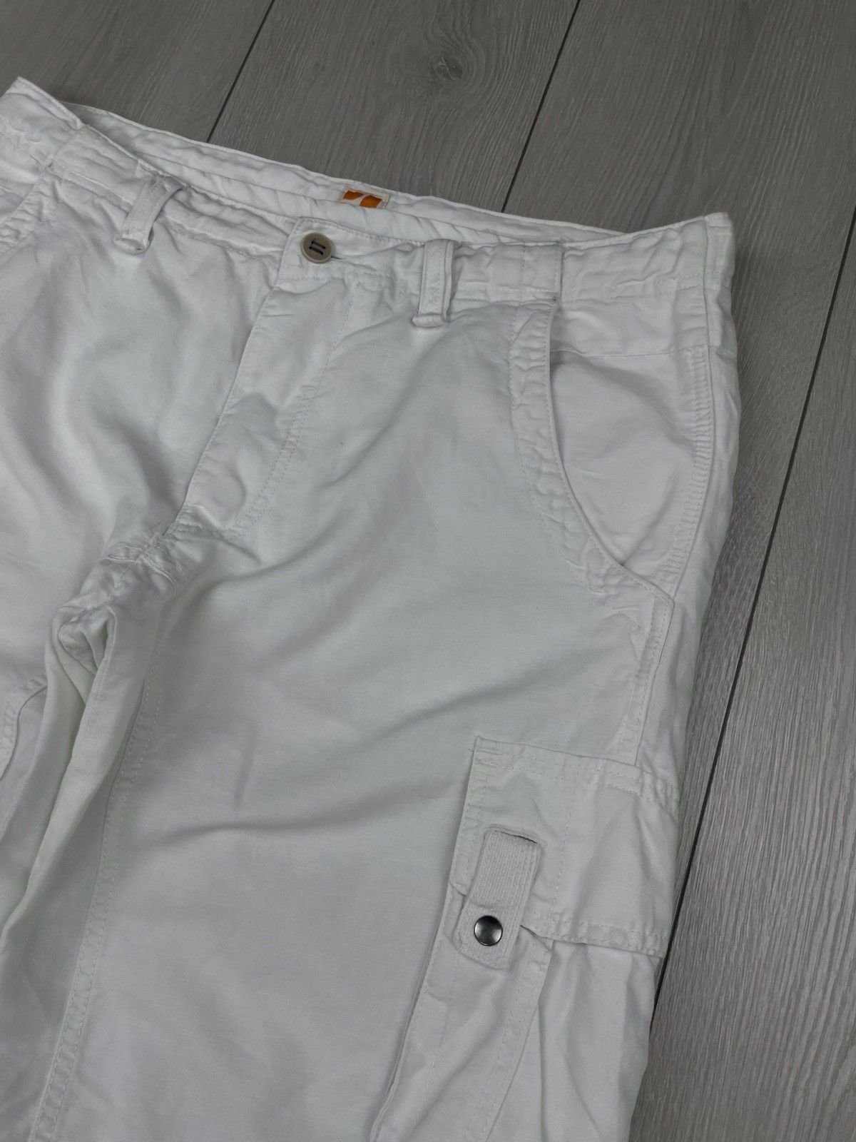 Hugo Boss Hugo Boss Cargo Men’s white Shorts Size XL Size US 36 / EU 52 - 2 Thumbnail