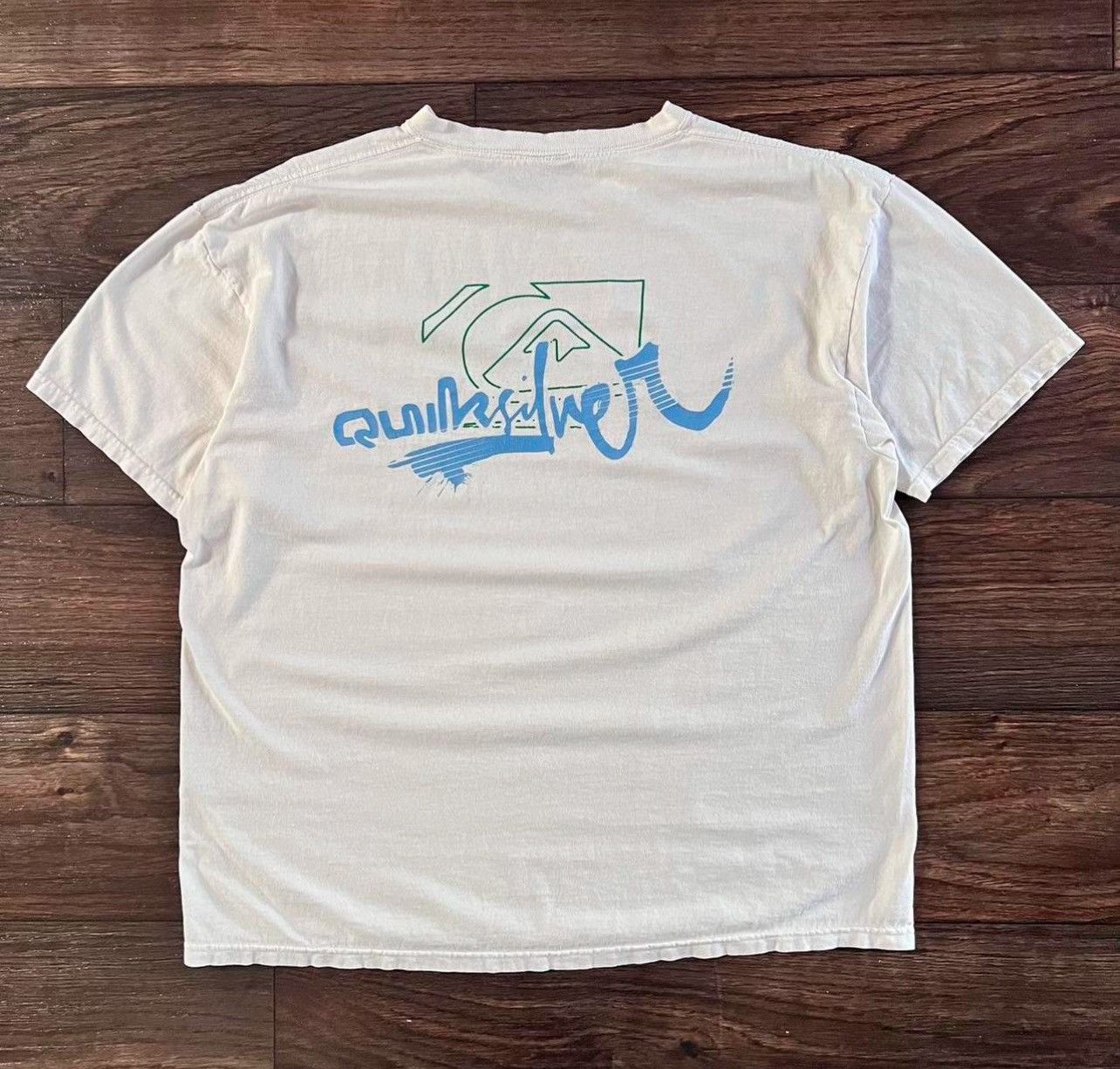 Vintage Vintage Y2K late 2000s Quicksilver graphic front and back T Size US L / EU 52-54 / 3 - 5 Thumbnail