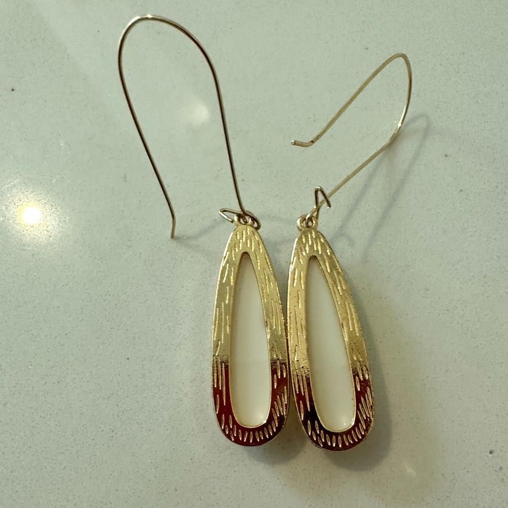 Designer Catherine Malandrino Drop Earring Set: Cream Peach Burgundy Size ONE SIZE - 9 Thumbnail