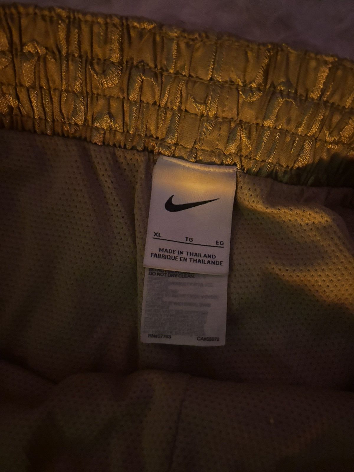 Nike Nike Gold Print Shorts Size US 35 - 4 Thumbnail