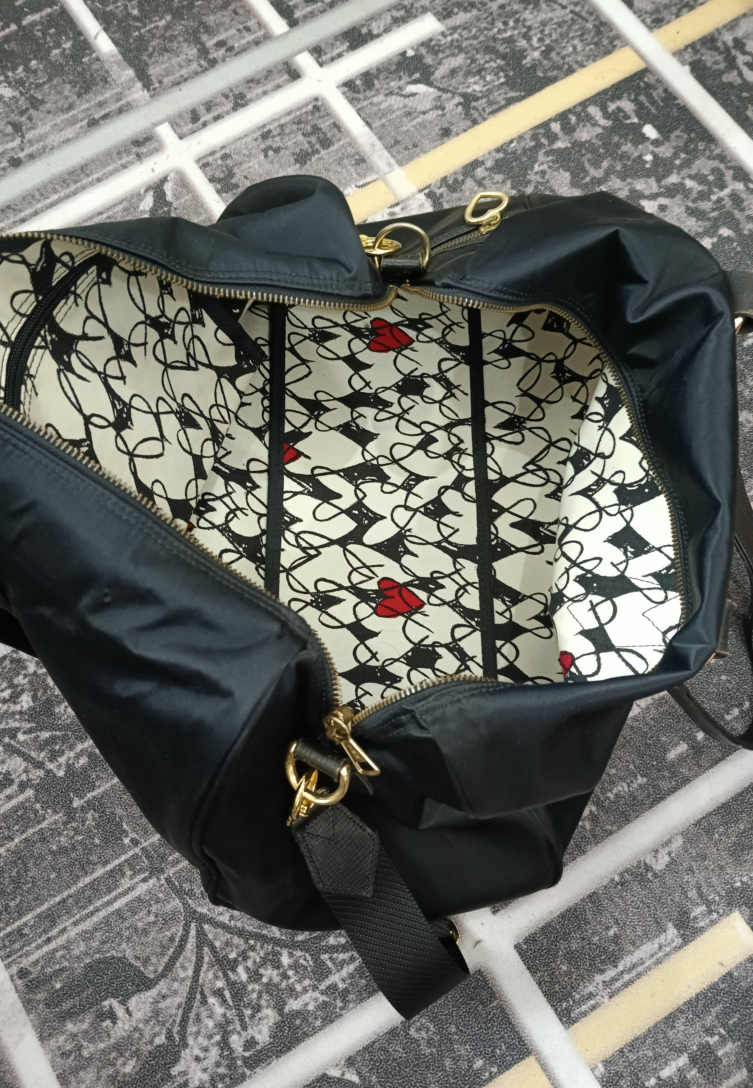 Moschino OG🔥GRAIL MOSCHINO TRAVEL BAG Size ONE SIZE - 10 Thumbnail