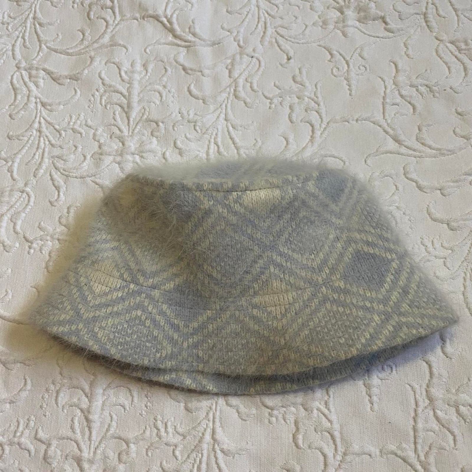 Other Baby blue white fuzzy bucket hat Size ONE SIZE - 4 Thumbnail