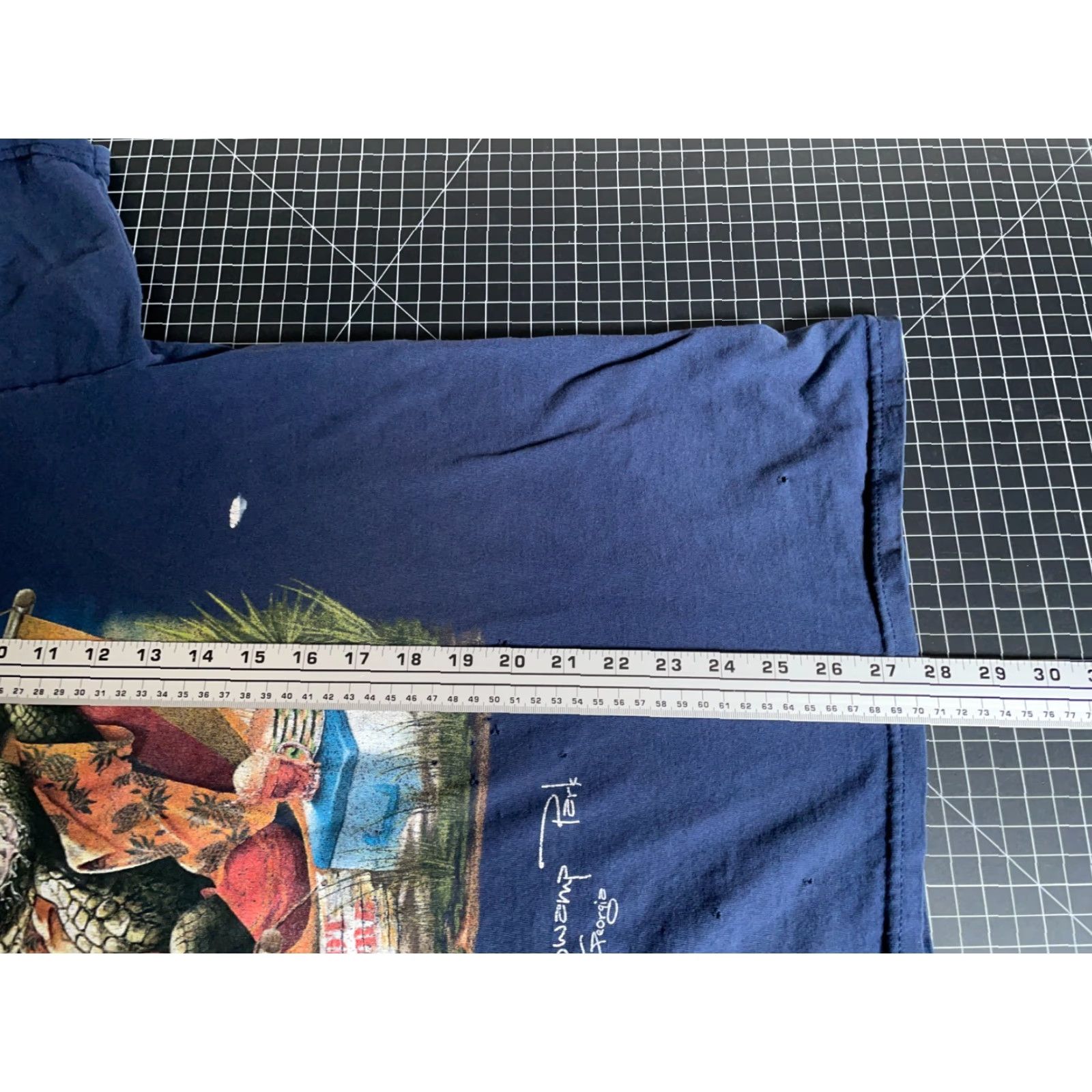 Gildan VINTAGE Distressed Okefenokee Swamp T-Shirt Adult XL Dark Blue Gildan Logo Short Sleeve Crew Neck 100% Cotton Men’s Retro 2000s Size US XL / EU 56 / 4 - 6 Thumbnail
