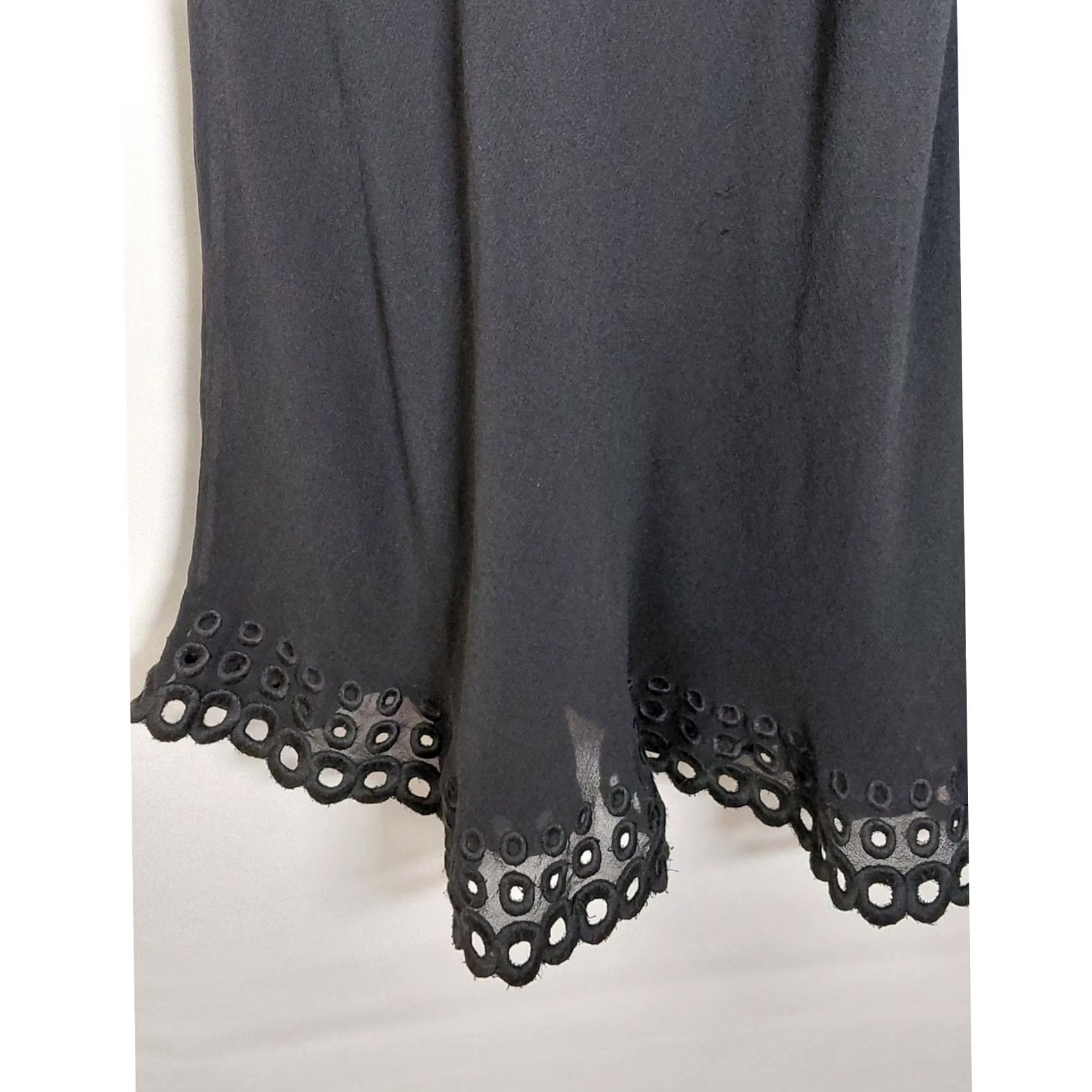 Vintage TED BAKER LONDON Sleeveless Dress V-Neck Black Knee Length Womens Size 2 Polyester Solid Lace NWT Size XS / US 0-2 / IT 36-38 - 3 Thumbnail