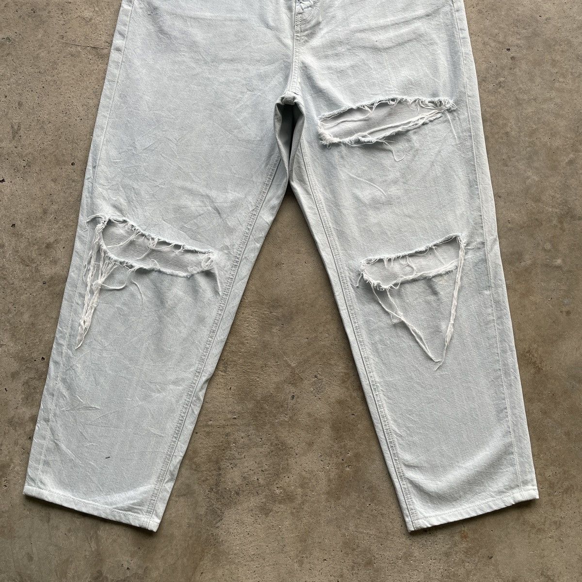 Japanese Brand Japanese GU Distressed Faded Light Wash Jeans Pants THRASHED Size US 32 / EU 48 - 4 Thumbnail