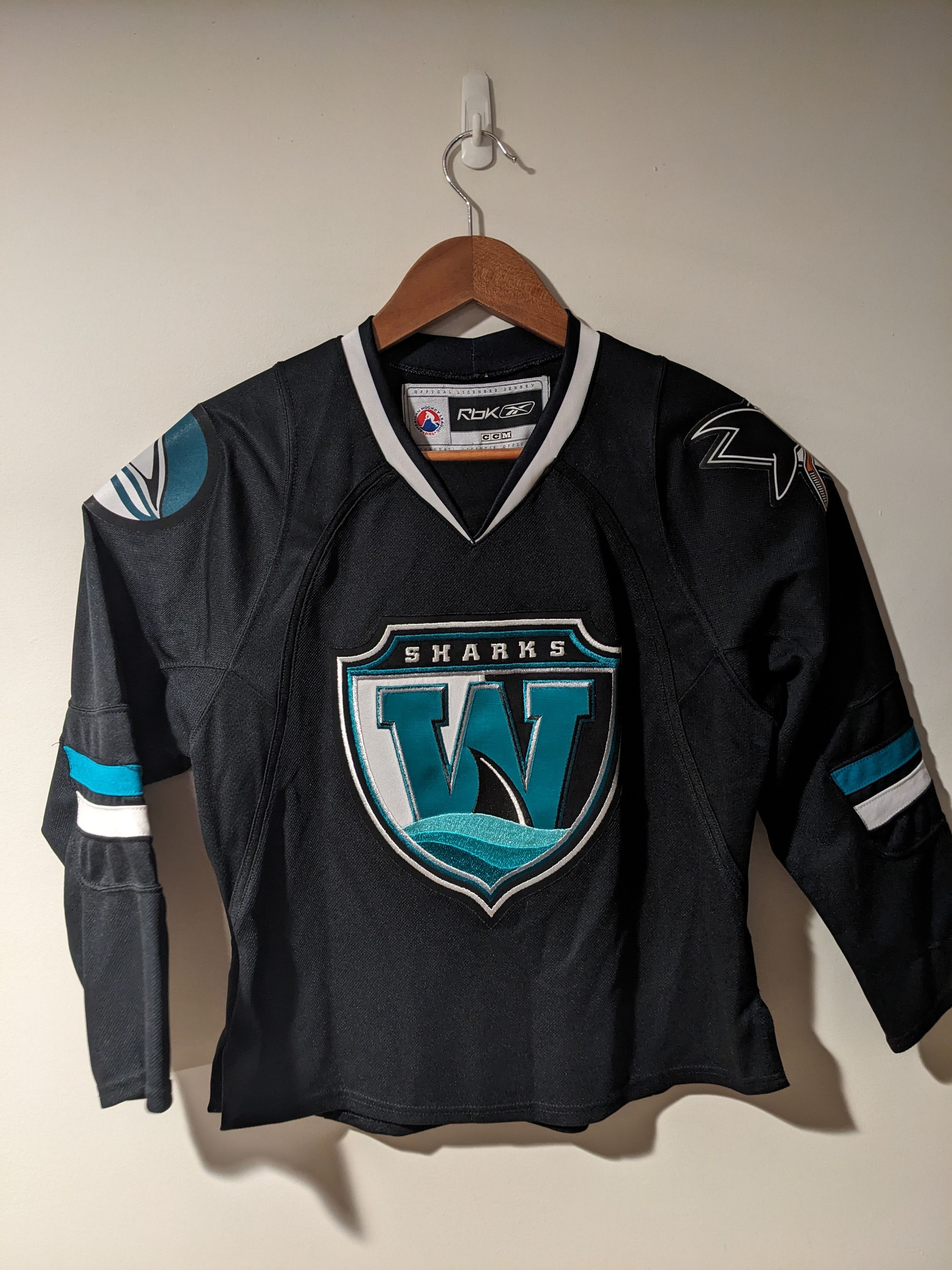 Ccm × NHL × Vintage Vintage 90s Worcester Sharks CCM Youth Small Hockey Jersey Size US S / EU 44-46 / 1 - 1 Thumbnail