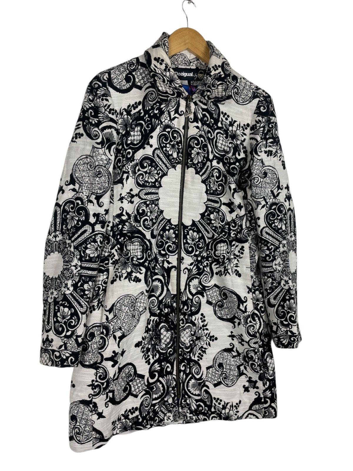 Christian Lacroix × Desigual 💥BROCADE JACKET DESIGUAL BY CHRISTIAN LACROIX Size XS / US 0-2 / IT 36-38 - 3 Thumbnail