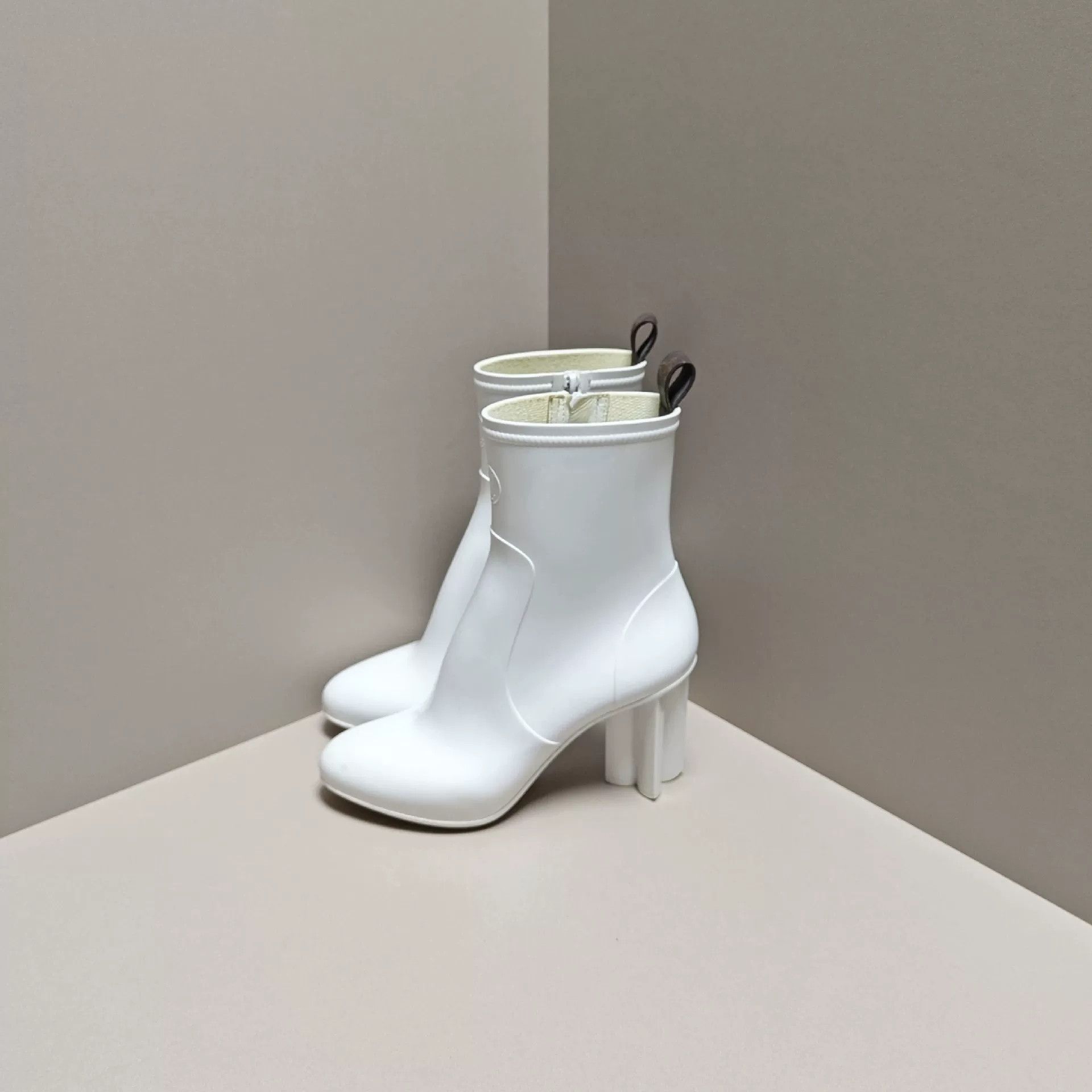 Louis Vuitton Louis Vuitton Boots us_7 Women Size US 7 / IT 37 - 1 Thumbnail