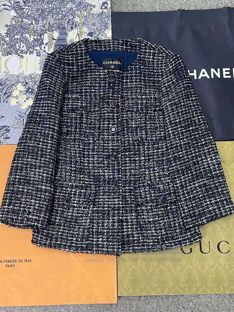 Chanel Chanel Black and white tweed woven four-pocket jacket Size XS / US 0-2 / IT 36-38 - 1 Thumbnail
