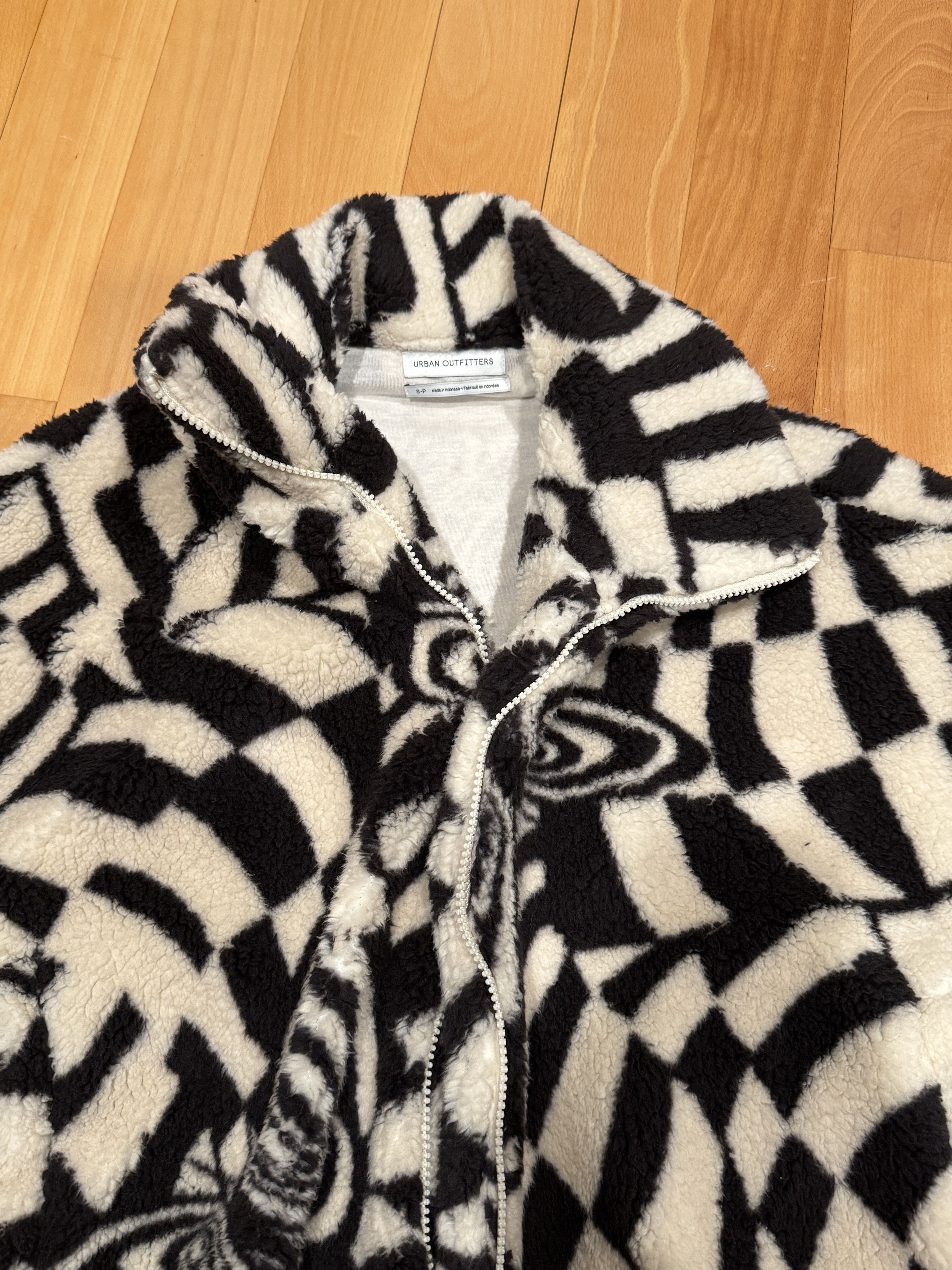 Urban Outfitters Urban Outfitters Olivia Print Sherpa Fleece Jacket Size S / US 4 / IT 40 - 4 Thumbnail